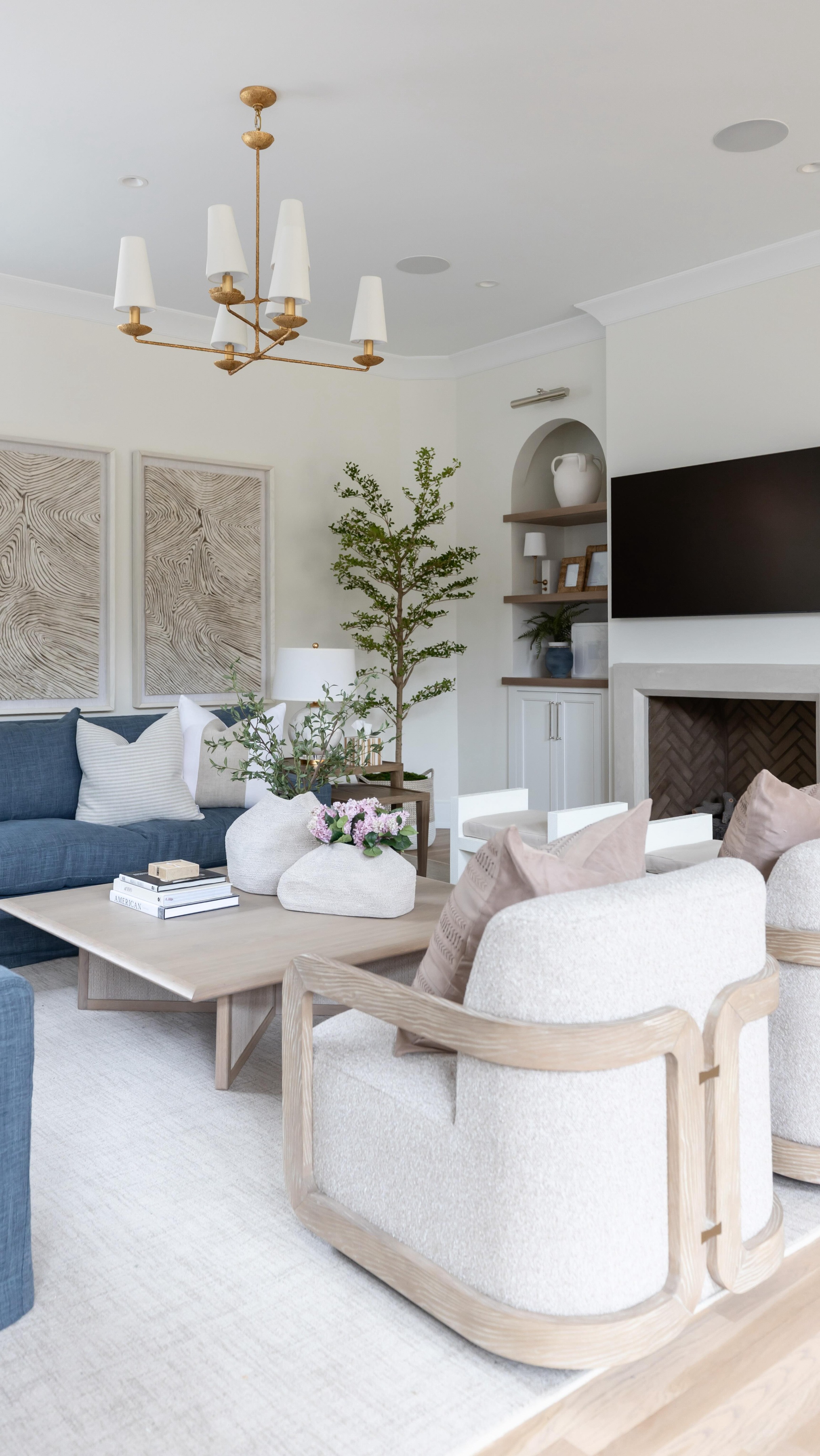 Just a quick tour of this DREAMY family room. Somehow the simplest spaces are the ones you don’t want to leave!
-
Photos @lifecreated
Builder @castlehomes
#LivingRoomGoals #HouseTourVibes #InteriorReel #DesignThatFeels #ArizonaHomes