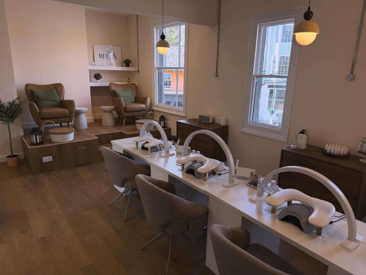 Welcome to Beautique Beauty Studio. We are located above @jimmyscuckfield with our own side access that takes you through our cute little courtyard and upstairs to our beautiful salon, where we will waiting to welcome you for your relaxing treatment ♥️
Fun fact; did you know that Beautique Beauty Studio was founded in 2016 when Claire worked from her home studio in Burgess Hill! Before that it was called ‘Claire’s Nails & Tanning’ that started in 2013! It feels like a lifetime ago 🥹