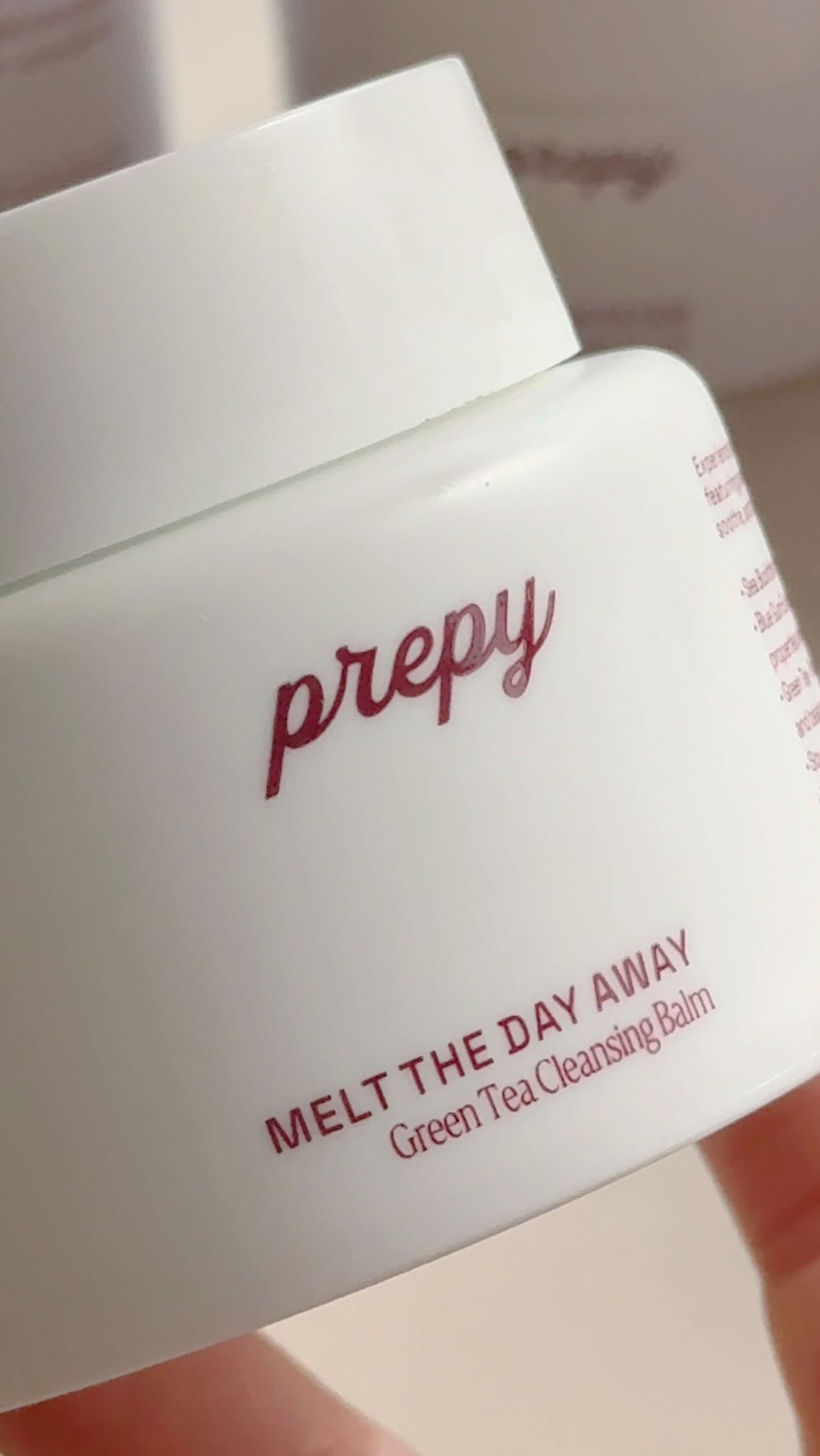 Packed with the good stuff your skin actually wants:
• Green Tea, antioxidant-rich, calming + balancing
• Squalane (skwah-lane), lightweight hydration, no grease
• Sea Buckthorn Oil, nourishes + supports repair
• Grape Seed Oil, protects + softens
• Blue Gum Eucalyptus, refreshing + clarifying
• Hydrolyzed Collagen, boosts hydration + elasticity
• Bisabolol, soothes + calms irritation
A cleanse that actually works.
All the goodness. None of the stripping.
#MaxAndLouie #PrepySkin #MeltTheDayAway