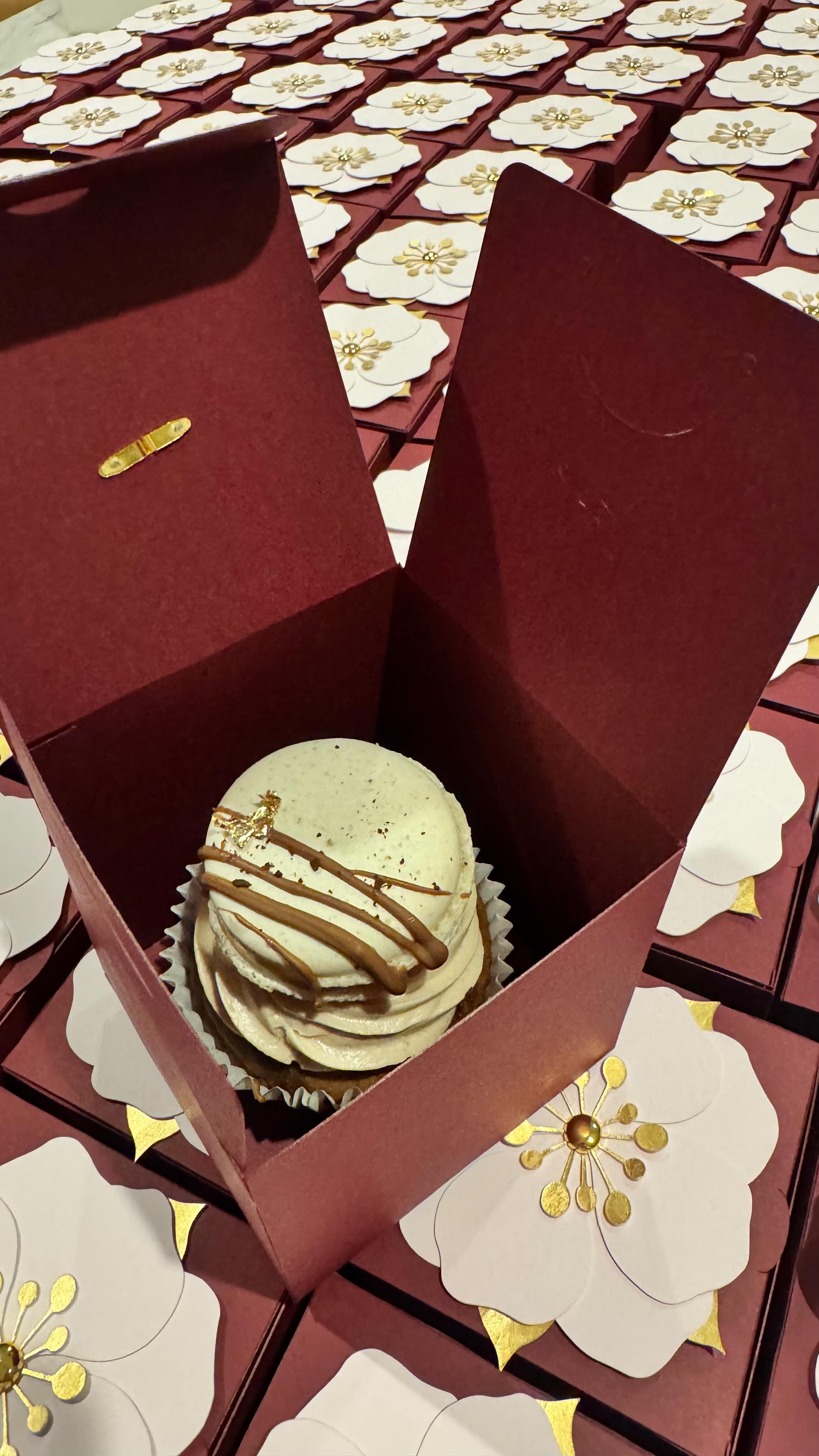 Custom coffee infused cupcakes and macarons in the sweetest individual boxes 🧁 ☕️