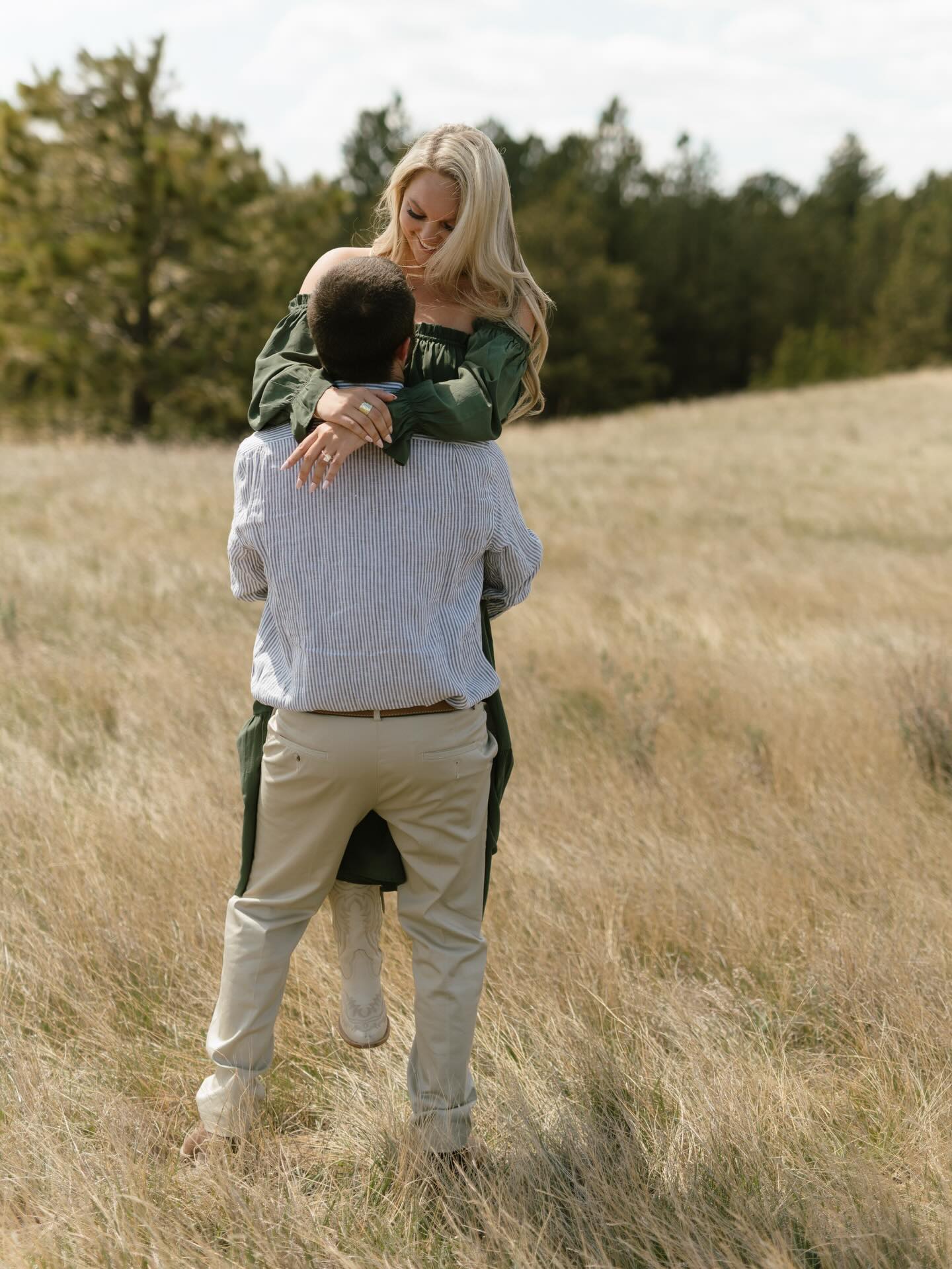 She said yes π
North Carolina β> Makoshika State Park π€