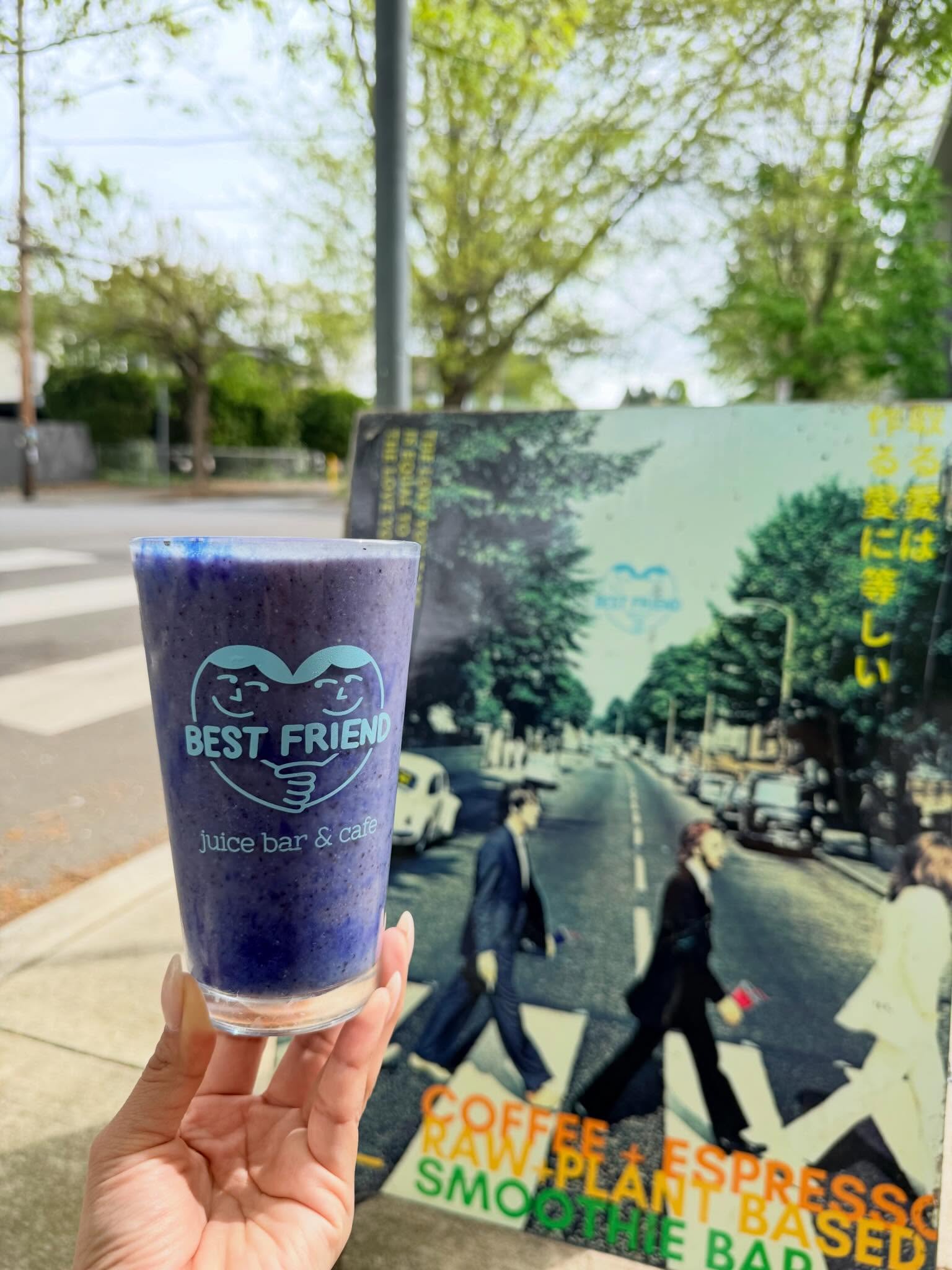 Jerry Berry coming atcha! ๐ซ๐๐๏ธ
Did you know that a lot of our menu items are named after very special people in our lives?
This one is named after Margauxโs father. Heโs a very sweet dude!
Come by and try one of our classic smoothies today!
GLADSTONE OPEN 7am-4pm today ๐โค๏ธ