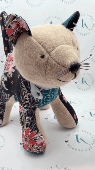 Anna is a previous customer who came back to me with a deeply meaningful order, asking for keepsakes in memory of her sister Kaz.
A cat for Anna and a bear for her brother. Both created from Kaz's clothes, and both holding onto the same precious memories, yet each sibling has their own unique keepsake to treasure.
I hope these bring Anna and her brother comfort and keep Kaz's loving memory alive.
#TracysTreasuredKeepsakes #SmallBusinessUK #PersonalisedKeepsakes #HertsCustomKeepsakes #HandmadeGiftsUK