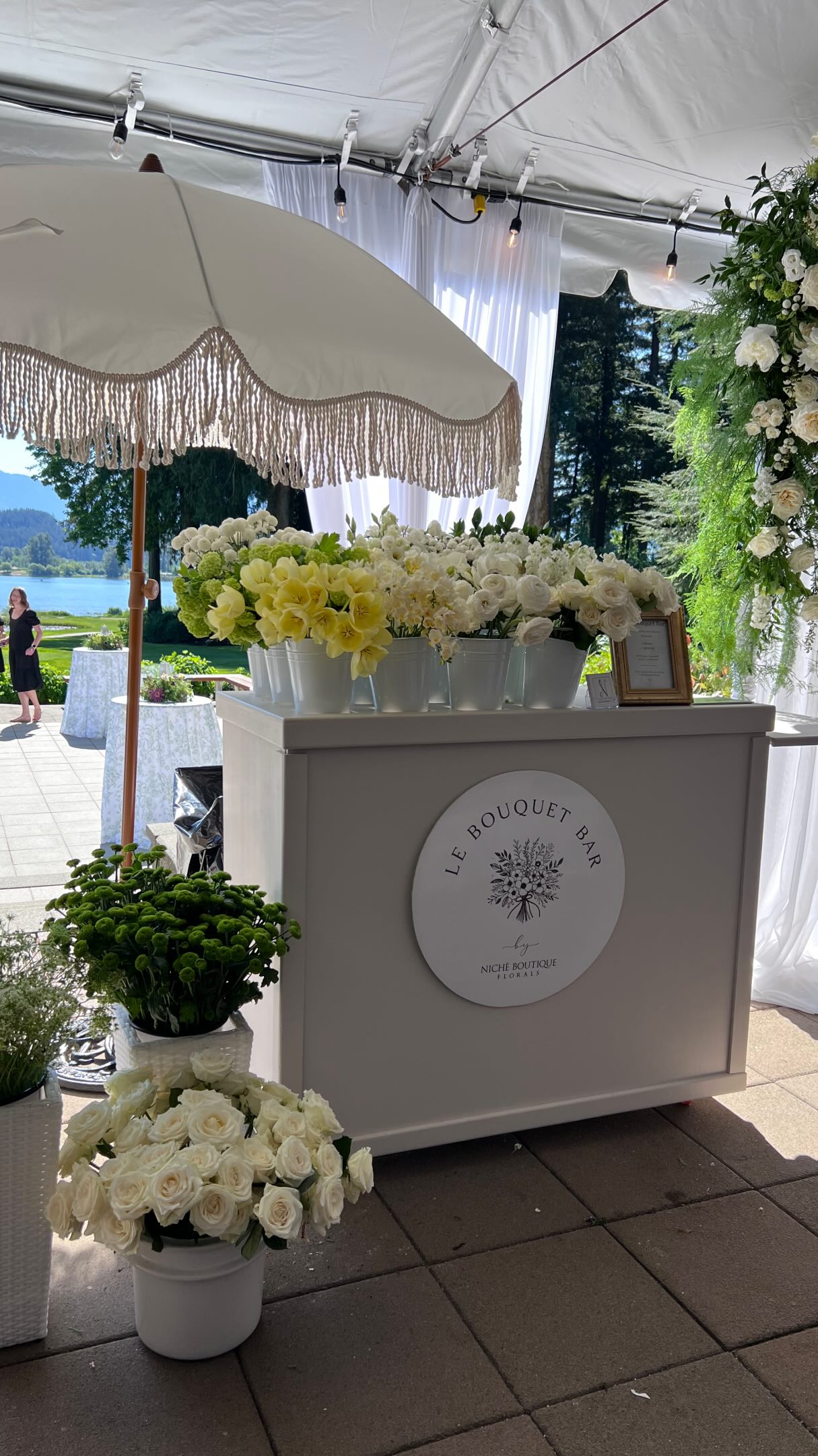 A weekend of weddings, florals, and our first Le Bouquet Bar
Alongside our seasonal designs, we introduced a new experience—inviting guests to create their own bouquets from a curated selection of blooms.
A beautiful addition to any celebration, designed to feel thoughtful and interactive.
Now booking weddings and gatherings
—
.
.
#lebouquetbar #nicheboutiqueflorals #weddingflorals
#vancouverweddings #fraservalleyweddings flowerbar
eventflorals gardenstyleflorals