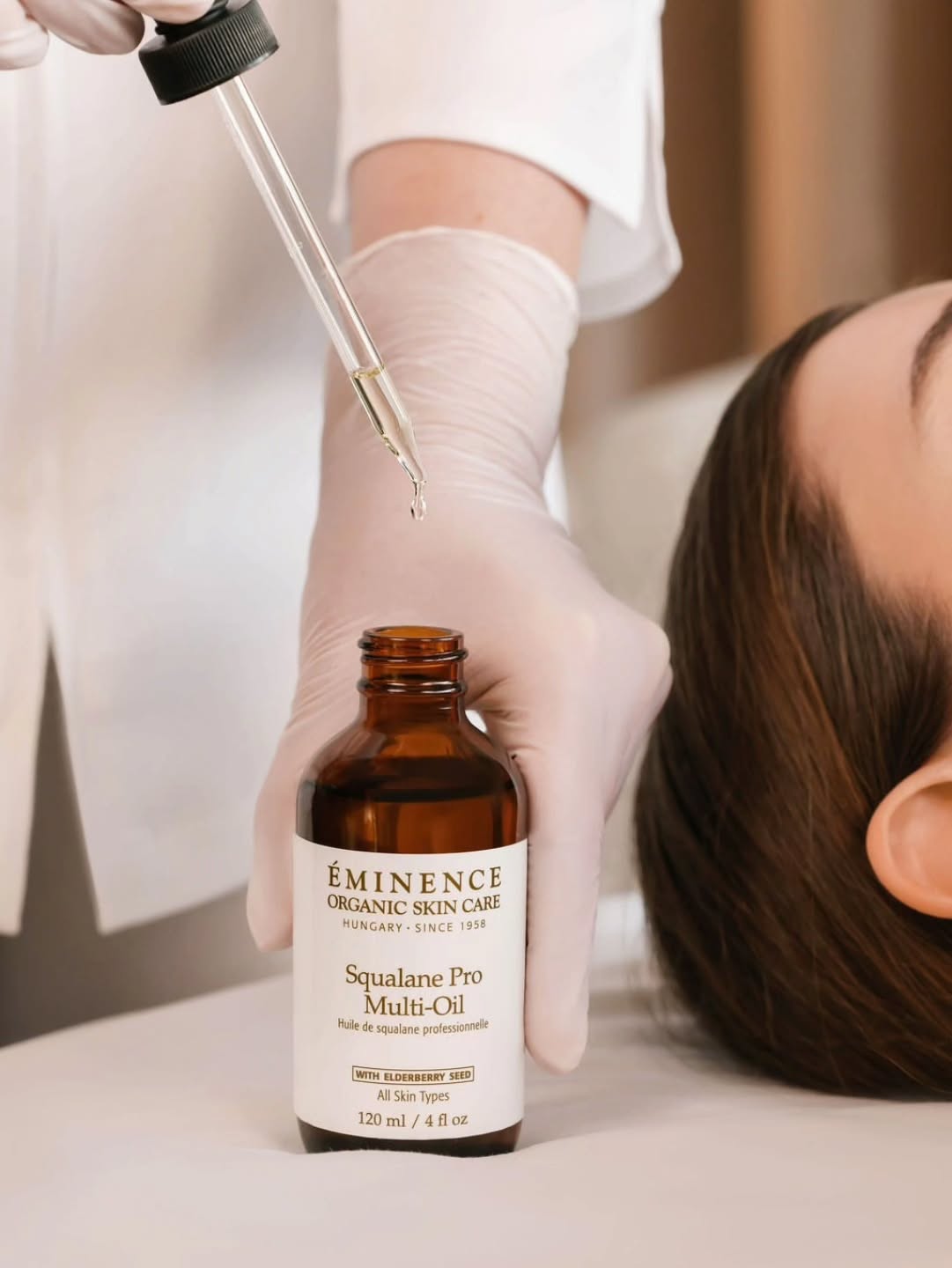 Have you felt the Squalane Pro Multi-Oil in the treatment room? Drop a ð€ if yes!
Squalane, bisabolol, elderberry seed and jojoba oil come together in a formula thatâs perfect for massage and dermaplaningð
Reposted @eminenceorganics
#AdvancedActives