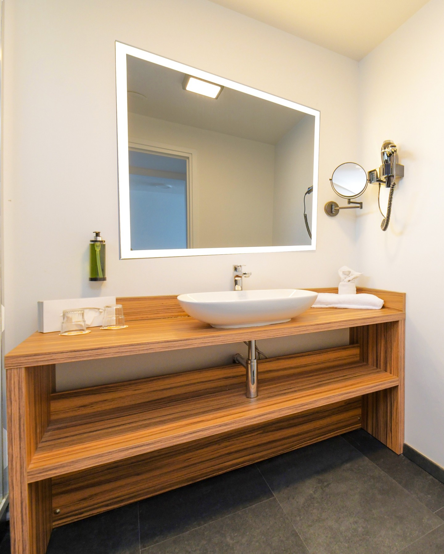 Lignes épurées, matières naturelles, lumière douce…
Un espace pensé pour se sentir bien, tout simplement.
Ici, chaque détail invite au calme et au lâcher-prise 🌿
#Hotel #Martinique #Chambre #Spa #Vacances