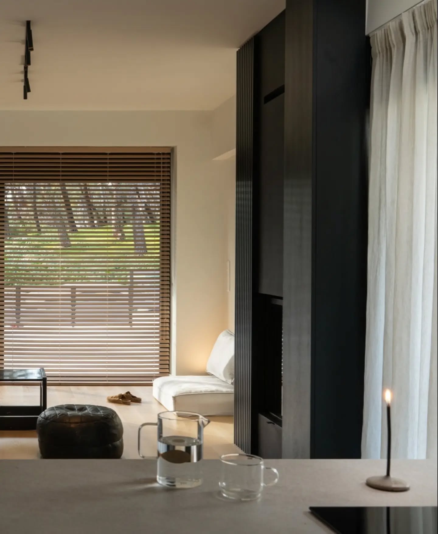Soft morning lights.
AMP Residence
Interior Architecture + Design @minimuc.design
Photography @_panosiliopoulos
•
#MINIMUC
#InteriorArchitecture
#ArchitecturalAtmosphere
#ResidentialArchitecture
#ContemporaryInteriors