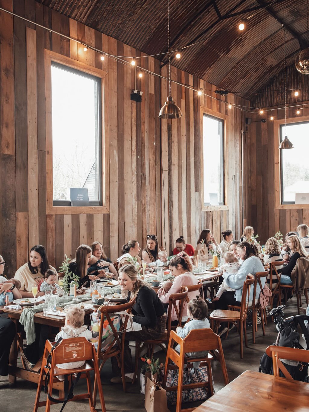 We’re still not over these gorgeous moments from our March brunch @bottleandglassbarn. Captured so beautifully by @lizzynelsonfamily