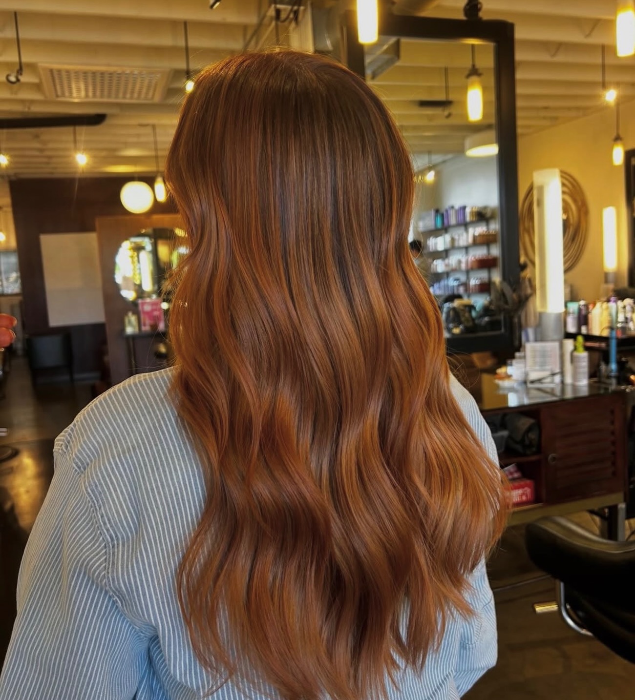 Thinking about going copper? Book a consultation to pick the right shade and go over the details with a color specialist.
Color by @hairbyykate_