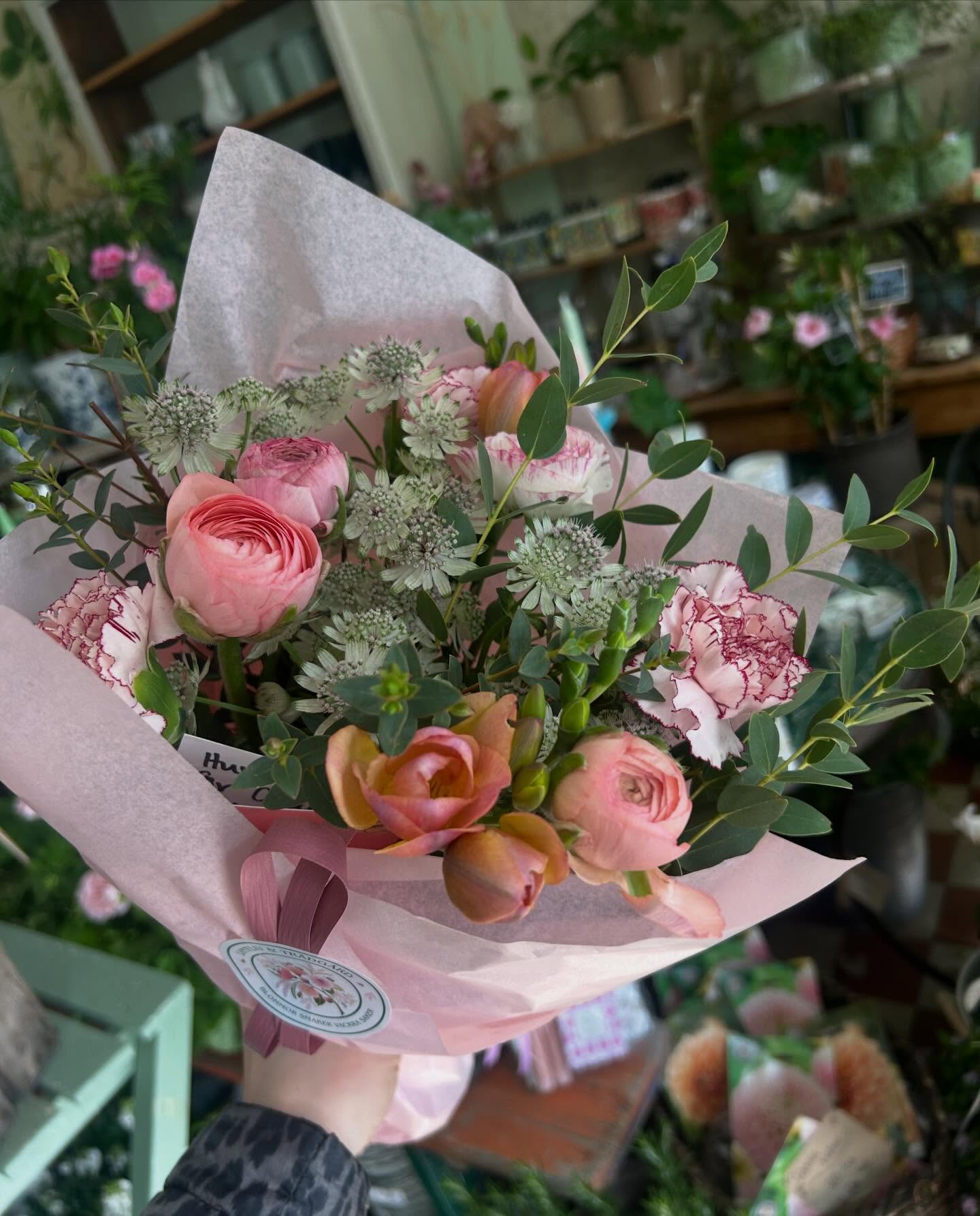 Valborg närmar sig och vi laddar upp med blommor för hela helgen! 🌸🔥
Våra öppettider är
Onsdag 11-18
Valborg 11-17
1 maj 11-14
Lördag 2 maj 10-16
Söndag 3 maj 11-15