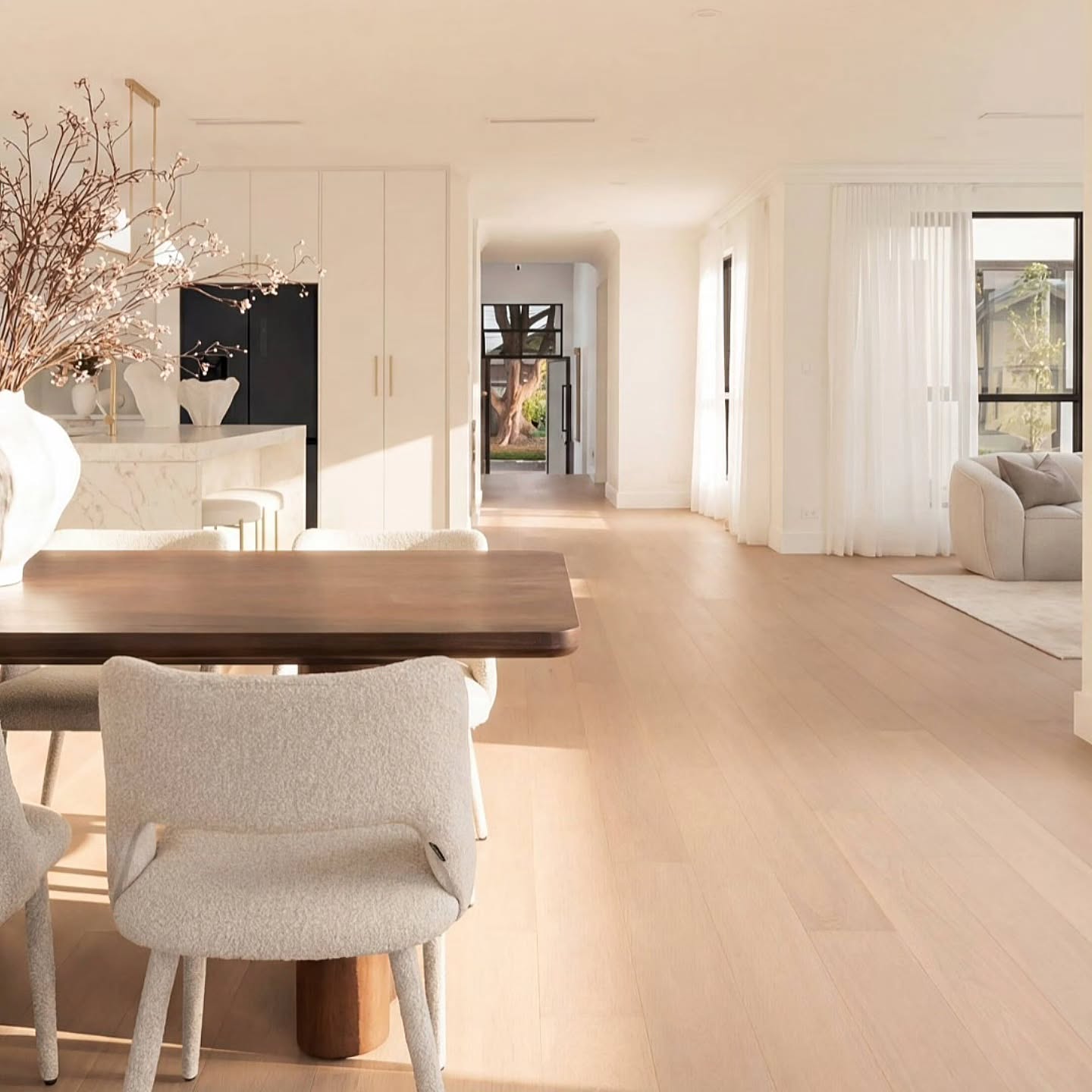 Soft, refined and effortlessly timeless - our AB Grade 15mm Engineered Timber Flooring in Ash Oak brings warmth and natural elegance into every corner of this custom home.
The subtle grain variation and clean European Oak aesthetic of our AB Grade boards create the perfect balance between contemporary luxury and organic texture. Paired with the natural light throughout the home, Ash Oak delivers a bright, airy feel while still adding depth and character to the space.
▫️Colour = Ash Oak
▫️Collection: AB Grade | 15mm Engineered Oak
▫️Size: 1900mm x 190mm x 15mm
▫️Install Method: Direct Glue Down
▫️Supply + Installed inhouse by @imperialflooringaustralia
📍Oatley
Order samples online today and see the quality of our premium flooring selections with Australia Wide delivery checkout...
www.imperialflooringaustralia.com.au