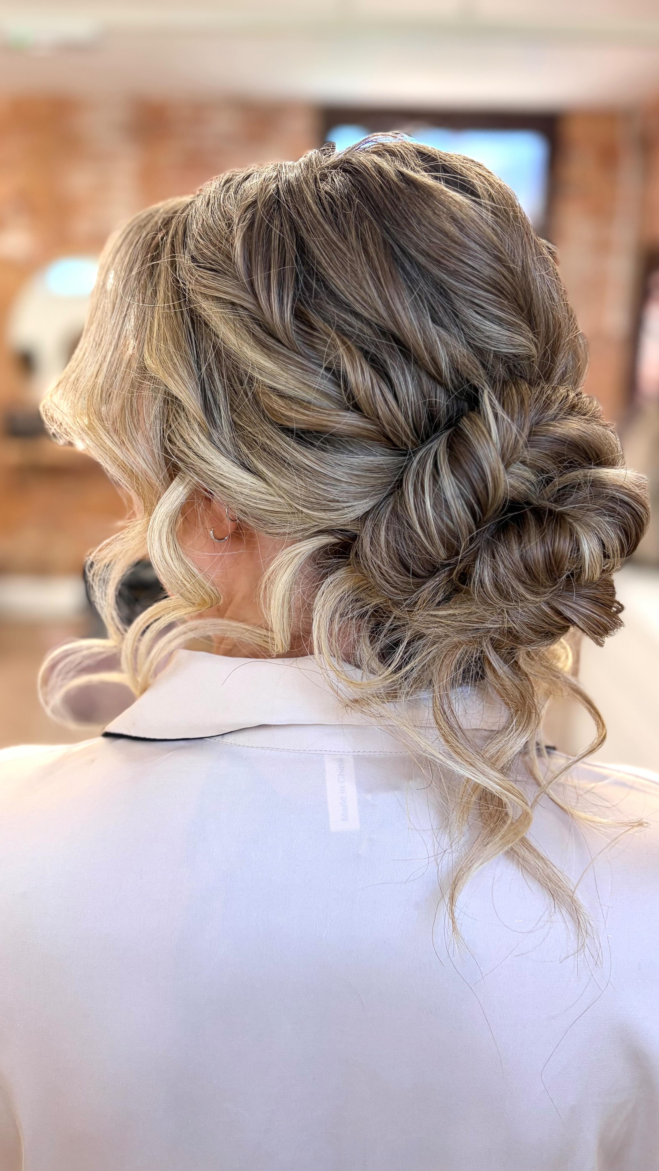 It’s been a gorgeous month of hair 🫶🏼
#rutlandbrides #stamfordwedding #weddinghairleicester #2027bride #springwedding @amelia__monique__ @alixchenoweth @megan.burre