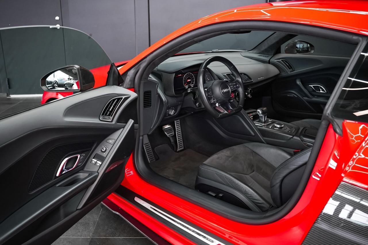 Audi R8 ❤️ ・5.2 V10 ⏐ 449 kW ・2016 ⏐ 78 000 km ・Bang&Olufsen helisüsteem ・Magnetic Ride vedrustus ・Carbon interjöör ja väline pakett Võta ühendust ja broneeri proovisõit: Kert Kruusmaa / +37257855272 / kert.kruusmaa@ferati.ee ______ Audi R8 ❤️ ・5.2 V10 ⏐ 449 kW ・2016 ⏐ 78 000 km ・Bang&Olufsen sound system ・Magnetic Ride suspension ・Carbon interior and exterior package Get in touch and book your test drive: Kert Kruusmaa / +37257855272 / kert.kruusmaa@ferati.ee