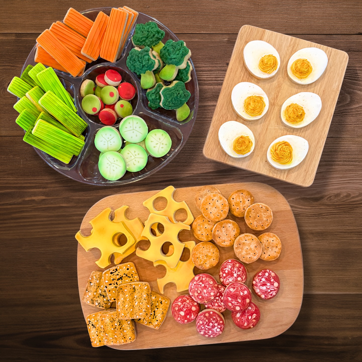 Say hello to the CharCOOKIErie board 🍪🧀✨
All the charm of a charcuterie board… but made entirely of cookies 😍
From “crackers” to “cheese” and every sweet detail in between, these treats are designed to wow your guests and satisfy your sweet tooth at the same time.
Ready to order your own CharCOOKIErie board?
📲 Text (440) 815-1822
📧 Email hellosugarberrybakes@gmail.com
.
.
.
#decoratedcookies #sugarcookies #hellosugarberrybakes #charcuterieplatter #partyideasforkids