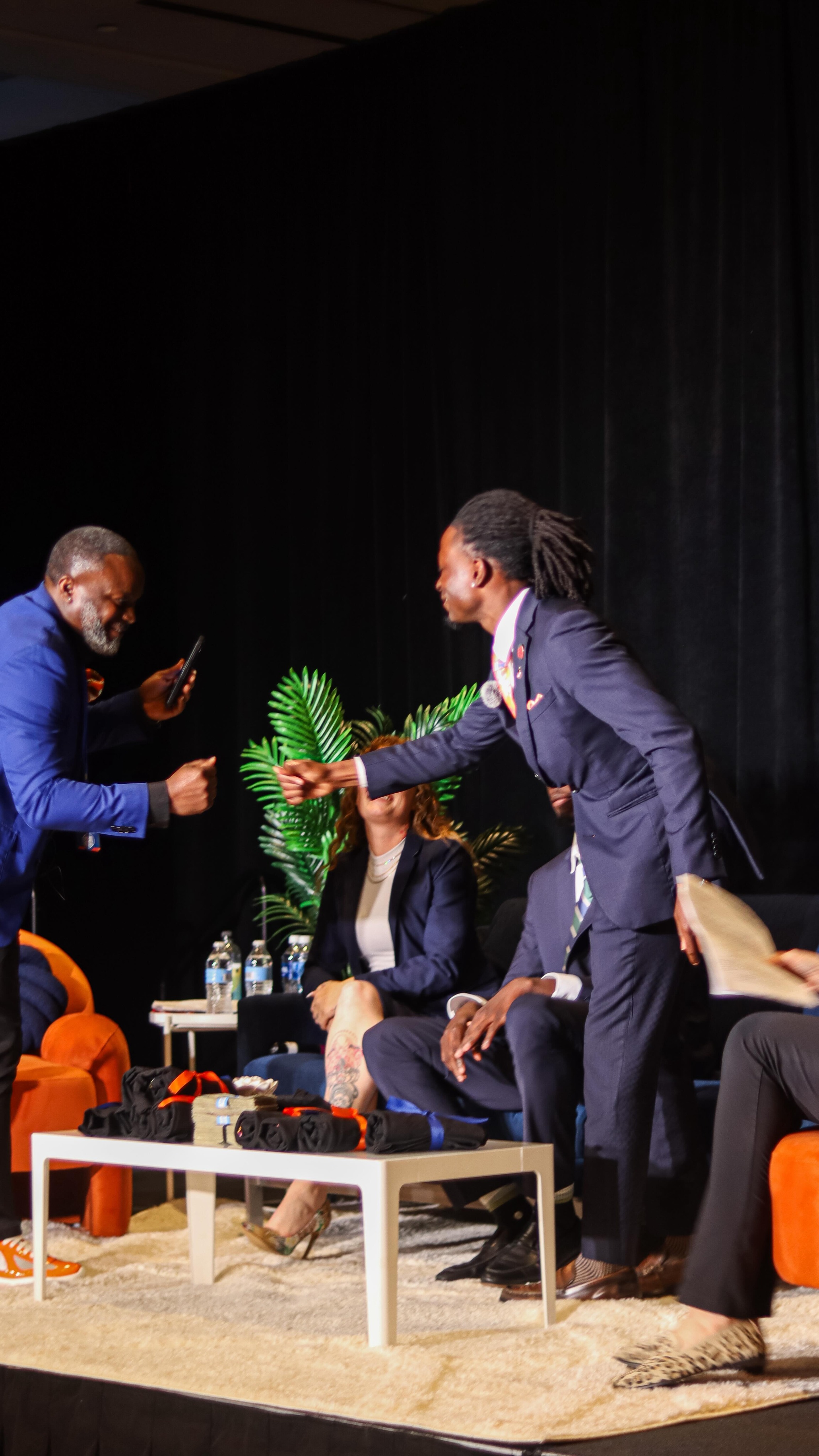 Different handshakes, same mission 🤝🔥
At Crush City, it’s more than just business its culture, connection, and building real relationships. Every handshake means something. Every moment builds the team.
If you’re looking for more than just a job click the link in our bio 🚀
#CrushCity #TeamCulture #LeadershipInAction #EarnedNotGiven #workwithpurpose