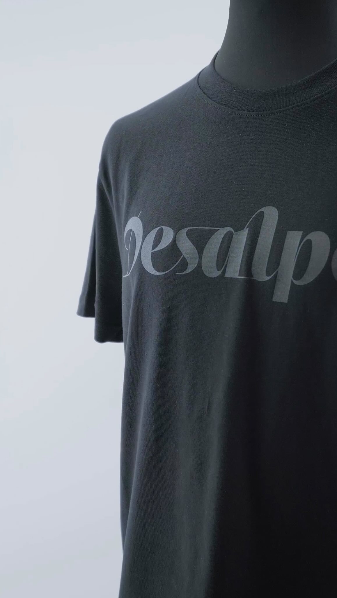 Printed for Salon Desalpes 2026. Natural wine. Alpine energy. Pure lines.
#BrandingDesign #screenprinting #SalonDesAlpes #VinsVivants