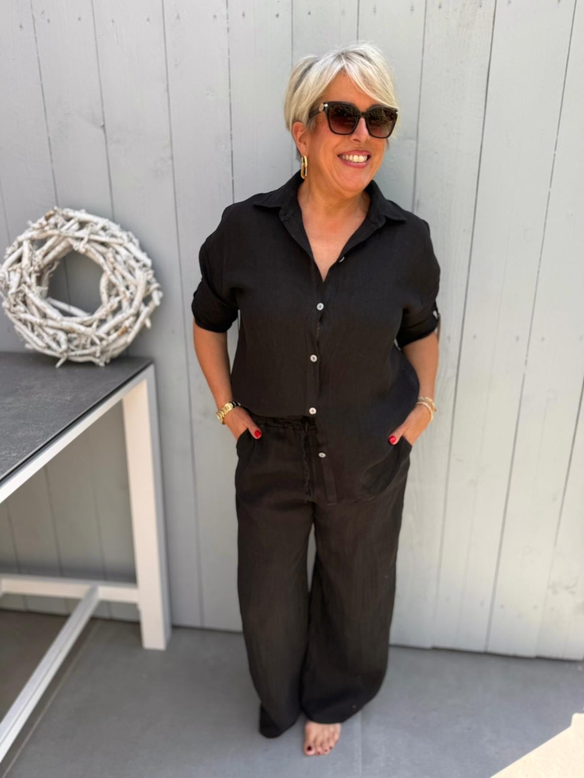 Drei Farben, ein Look – dein neues Lieblingsset. 🤍
Unser Leinen-Set ist das perfekte Piece für alle, die Komfort und Style lieben – ob beim Brunch, Shopping oder einfach so. Lässig, leicht und in drei wunderschönen Farben erhältlich: strahlendes Gelb, klassisches Schwarz und zeitloses Beige. Für jeden Anlass und jeden Typ die passende Farbe!
🛍️Jetzt im Shop – und wir versprechen, ihr wollt alle drei!
Link zum Shop in der Bio! 🔗
Welche Farbe ist euer absolutes Muss – Gelb 💛, Schwarz 🖤 oder Beige 🤎?
#linenset #linenfashion #fashionboxx #fashion #shopnow