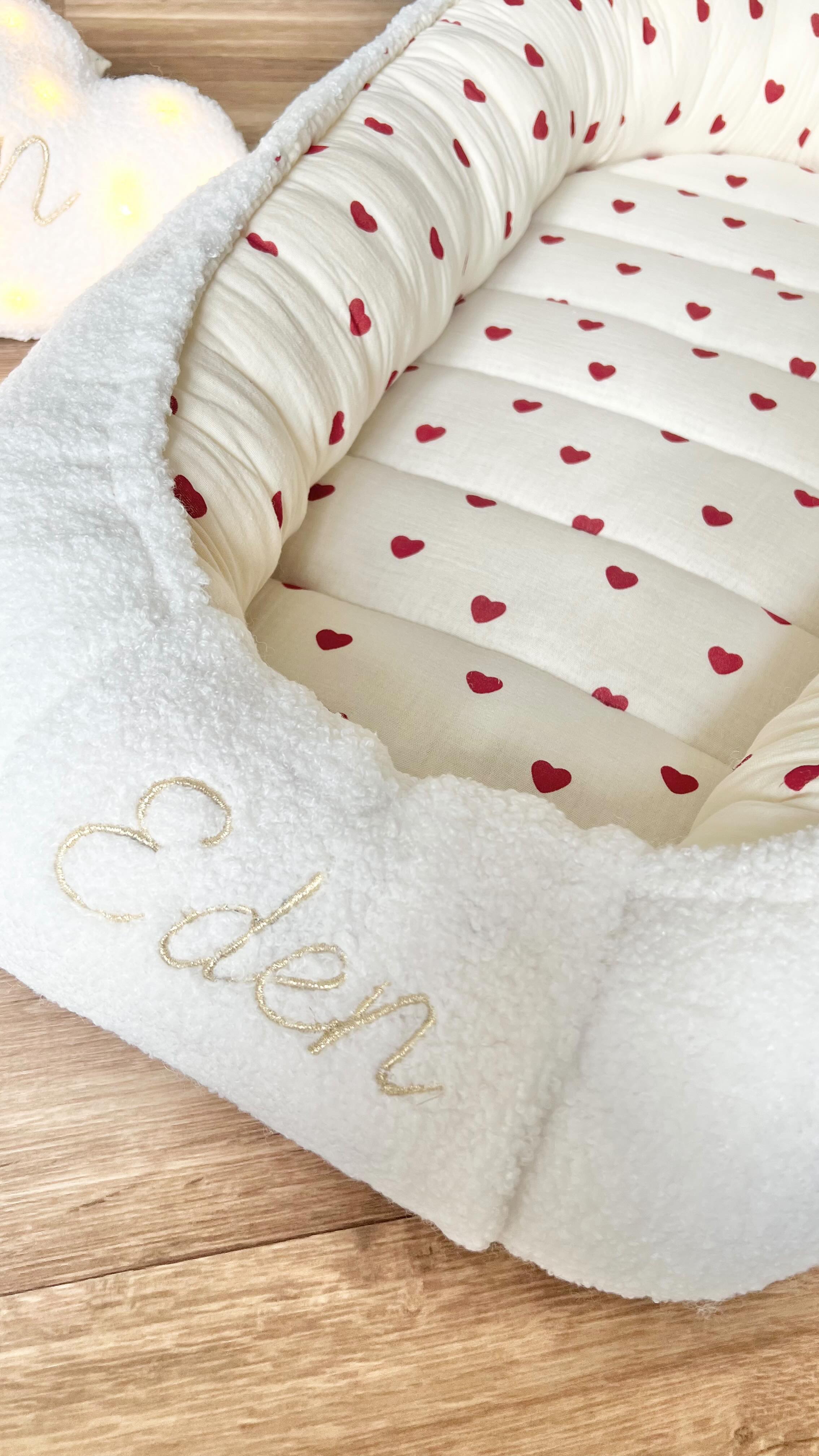 Un réel pas parfait dans un endroit pas parfait mais crée avec amour pour vos bébés 🥹🪿
Un petit aperçu de la confection d’un joli cocon, qui fait partie d’une magnifique commande que je vous montre entièrement très vite 🥰!
Merci infiniment pour vos commande, je suis tellement reconnaissante, tout ça c’est grâce à vous 🌸!
#baby #mum #pregnant #fyp #pourtoi