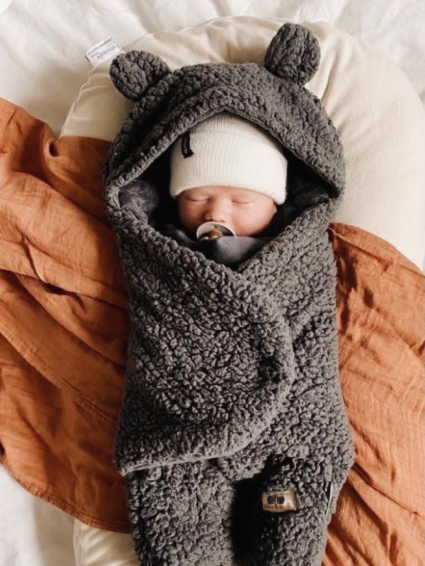 Days are cooling down, but your little one can be snug as - in our bear wrap blankets! 🧸 cute and cuddly!! Perfect for cuddle time and pram outings!
#babywrap #babybear #babyblanket #bearswaddle #wrapblanket