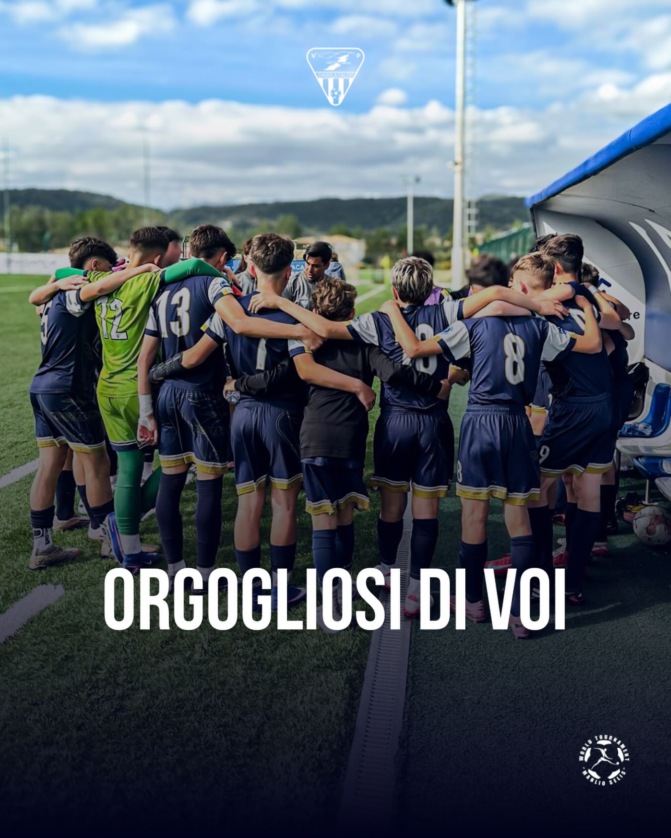 Termina agli ottavi di finale l’avventura della nostra categoria U14 al Torneo Mondiale Selis: decisiva la sconfitta contro il Flamengo per 7-0.
Nonostante il risultato tennistico a favore della detentrice del titolo e grande favorita del torneo, i nostri chisolini, guidati da Roberto Grasso, hanno avuto l’occasione di confrontarsi con una squadra di altissimo livello: un’opportunità unica e probabilmente irripetibile. Lo stesso mister Grasso, infatti, aveva sottolineato come la squadra desiderasse misurarsi con la formazione brasiliana.
Nel complesso, i nostri ragazzi hanno disputato una manifestazione esemplare, qualificandosi agli ottavi di finale da primi nel girone, con 5 reti segnate e nessuna subita: emblematica la vittoria di misura contro il Paris Saint-Germain. Inoltre, la nostra formazione è stata l’unica squadra dilettantistica a superare la fase a gironi.
#wearechisola #chisolayouth