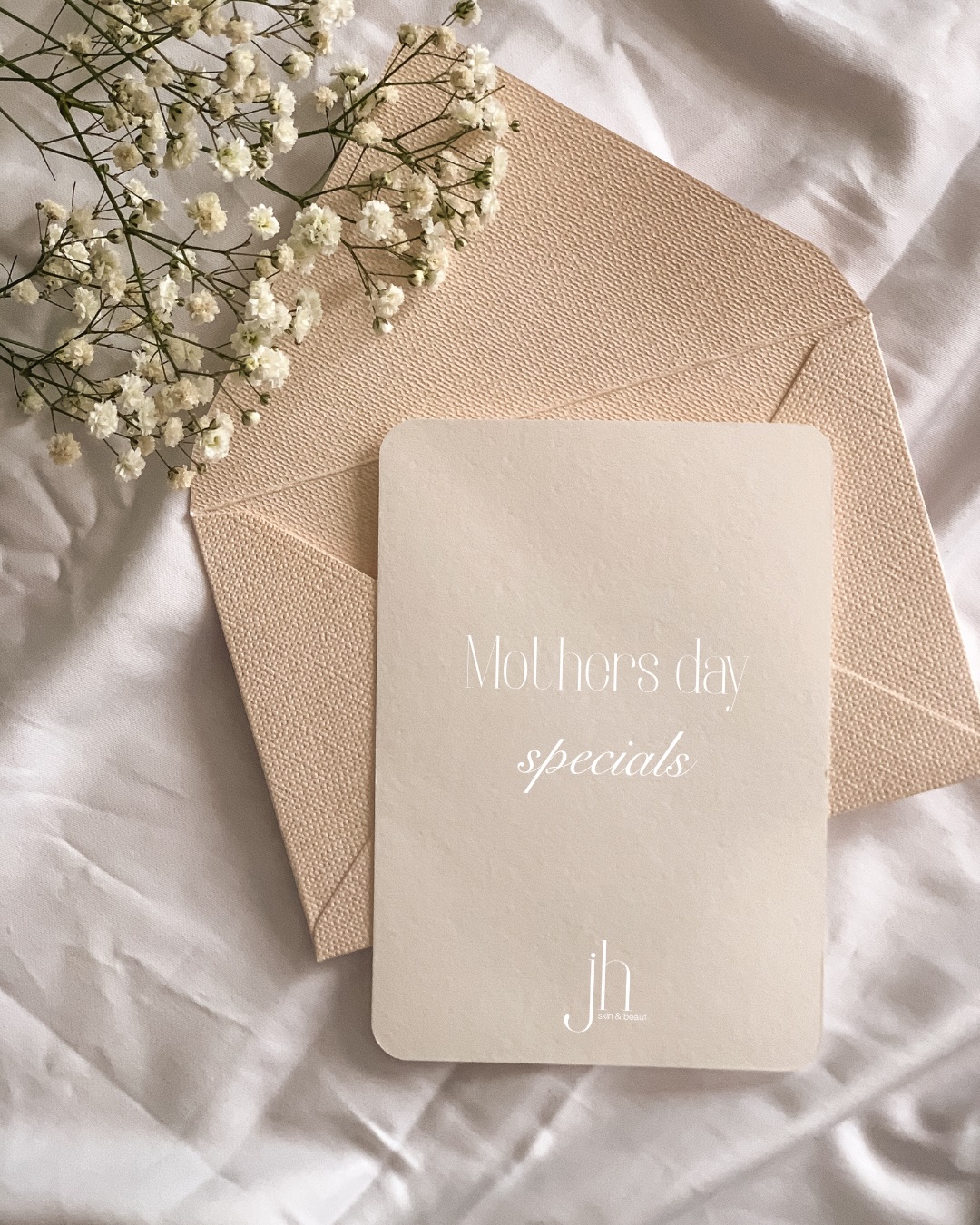 Mum deserves more than flowers this year 🤍
Give her the gift of glowing skin or relaxation.
Limited Mother’s Day specials available, don’t miss out 💌