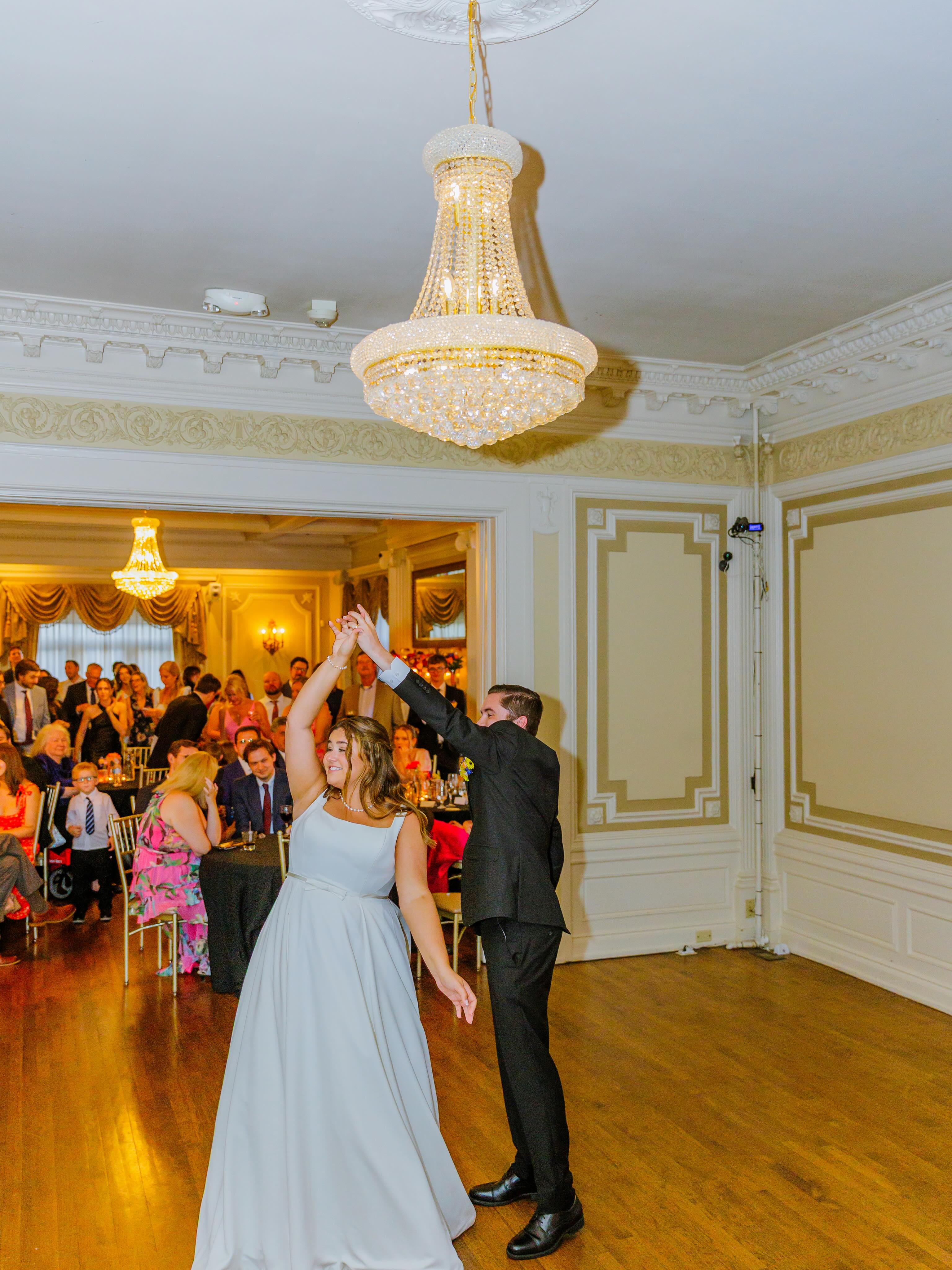 Sarah & Sam’s First Dance✨
-
Photographer: @dannie_danirabor
Florist: @hyvee
DJ: @platinumdjkc
Cake: @mclainsbakerykc
HAMU: @fixbeautyco
Venue, Coordination, Rentals, Catering, Bar: @loosemansion
-
#1Dance #WeddingDay #WeddingDayPhoto #DJ #entertainment
wedding day, loose mansion, first dance, Photography, DJ, entertainment, production, lighting
