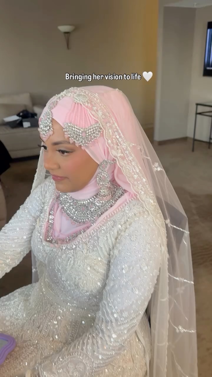 Bringing her vision to life, because we know how much every detail means on a day like this 💕
Bride: @minahil_daud__
Dates fill quickly—book in early to secure yours
#wedding #hijab #muslimbride #bridalhijab #hijabstylist