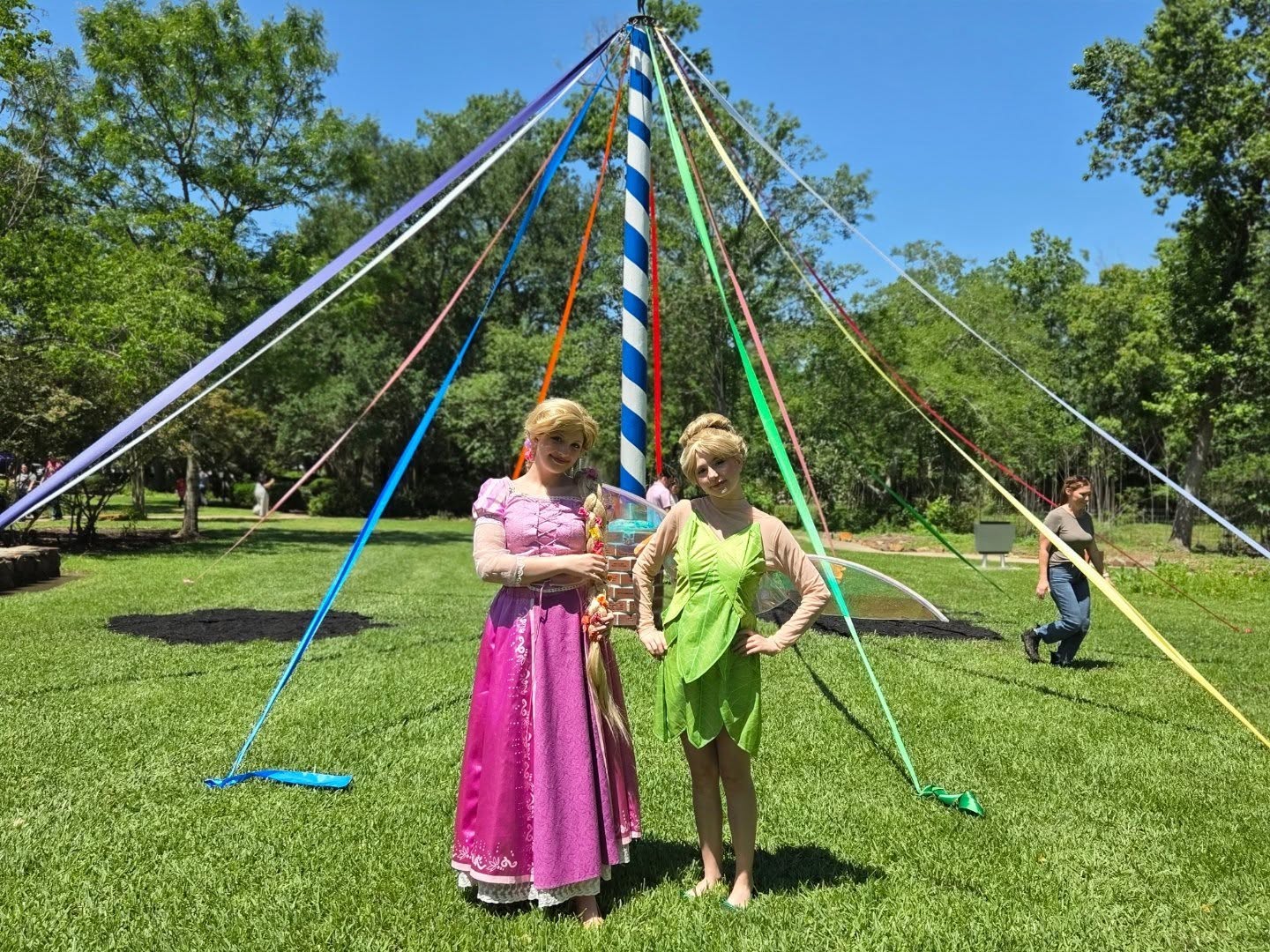 It's officially Summer time and we were so excited to celebrate Mayfest with everyone at @beaumontbotanicalgardens
We made so many magical memories from watching the may pole celebration, getting our faces painted & so much more!
Special thank you to @beaumontbotanicalgardens for letting us make the day extra magical ✨️
#jackandjillsstorybookco