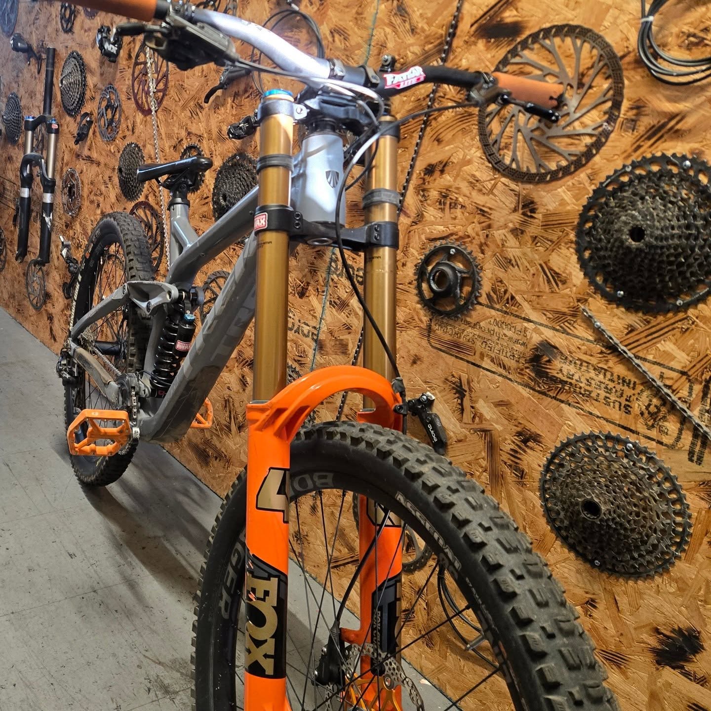 Who's riding this weekend??? Come see us for last minute service!!! We've got you covered! 👌
Fridays Hours: 8am-6pm
109 S. Harbor Blvd.
Fullerton, 92832
#fridayvibes #parkseason #lastminute #mtblife