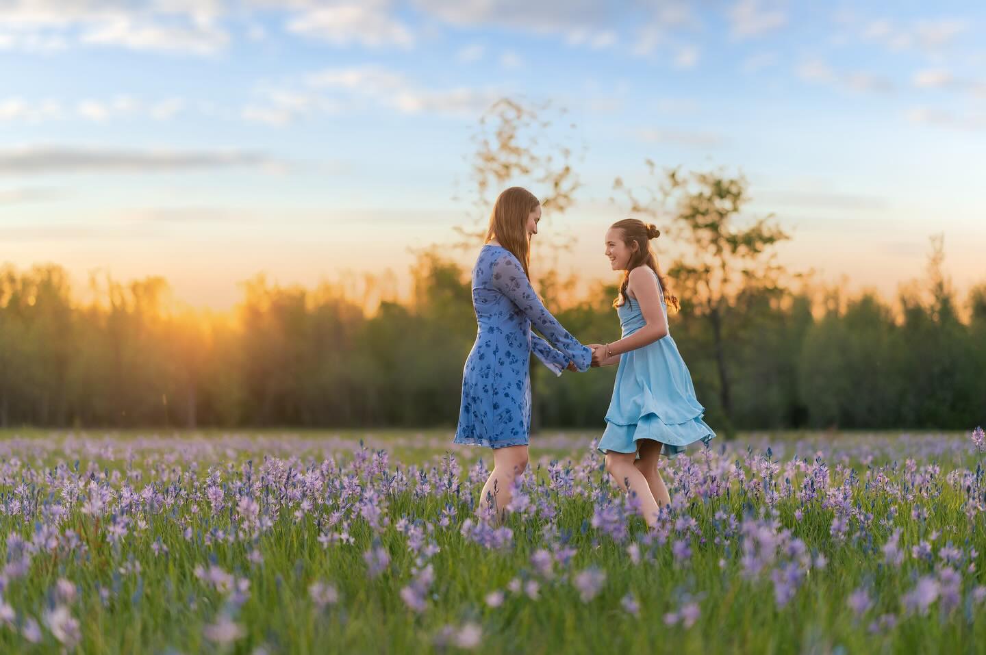 Another year in this beautiful field. Year 11 and its beauty still takes my breath away. Well the field and my beautiful daughters as my subjects 🩵
.
.
.
.
.
.
.
.
.
.
#EugeneChildPhotographer #OregonKids #ChildhoodMemories #EugeneFamilies #EugenePhotography
