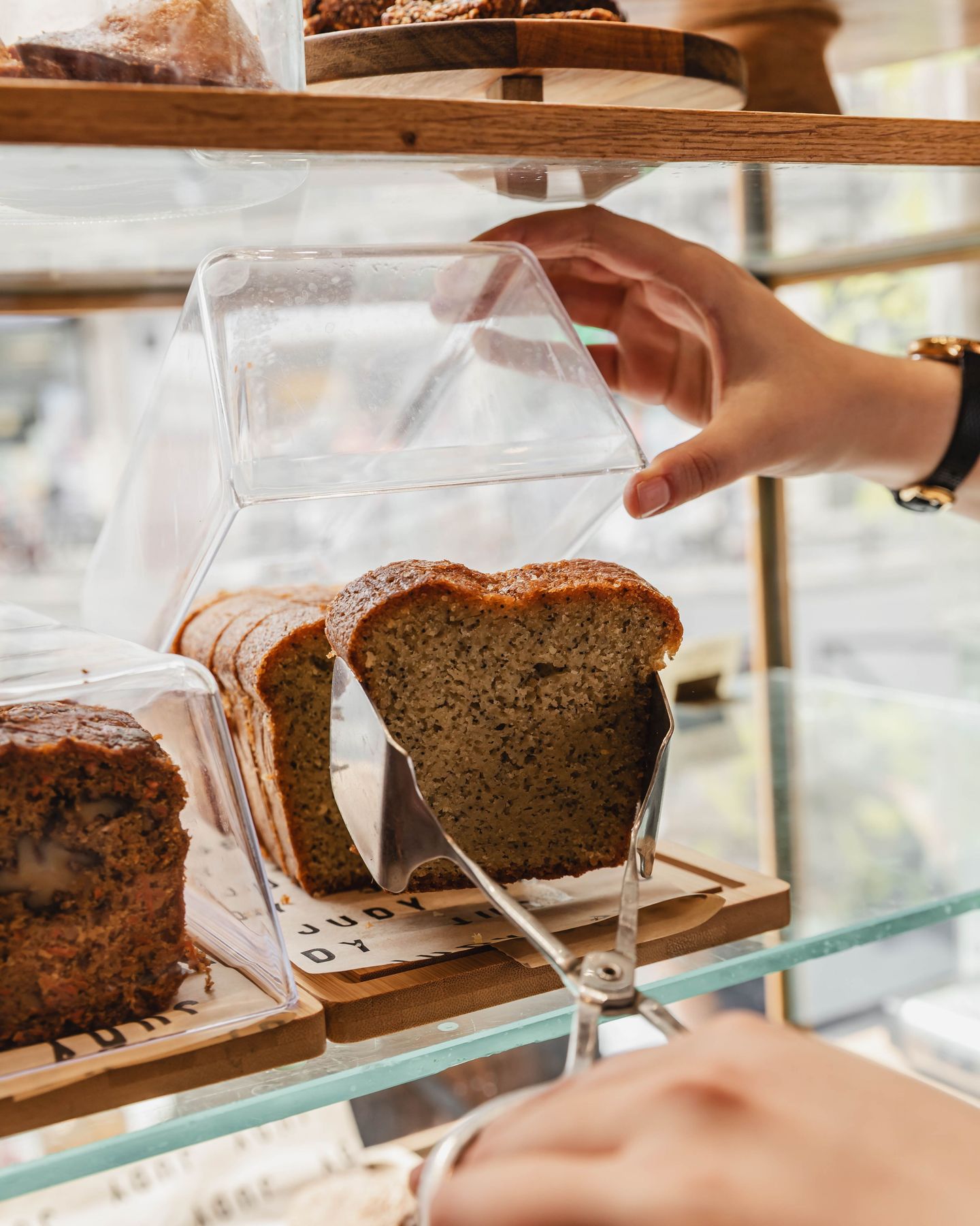 SWEET BREAK 🍪
Toutes nos pâtisseries sont faites maison, 100% sans gluten et sans sucre raffiné.
Un moment gourmand à savourer dans toutes nos adresses. 💛
📸 @alicepages
#veganparis #sansglutenparis #proteinsnack #healthyparis #glutenfreeparis #noglutensnack