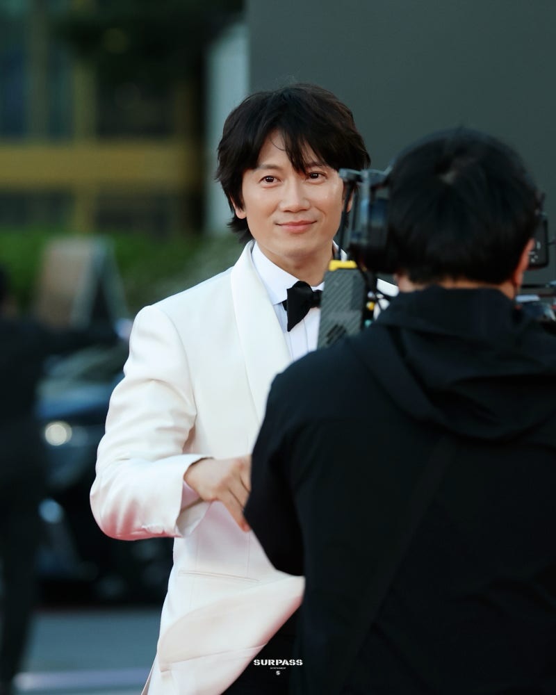 Wow …
Photos @surpassent_official
Coulisses de la Cérémonie @baeksang.official
@justin_jisung