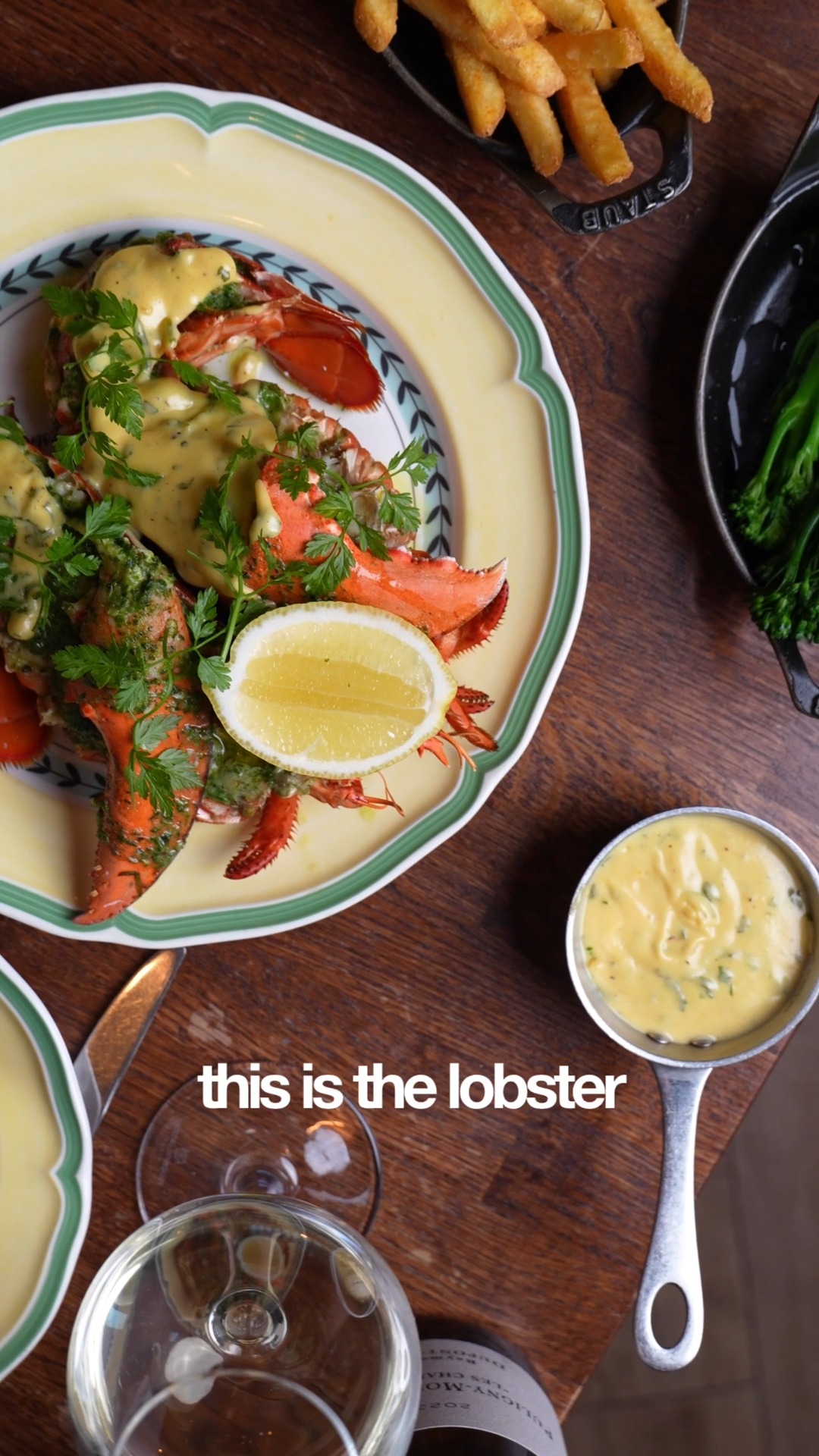 A little indulgence for lunch. 🦞
Our three-course Lobster Lunch begins with scallop ravioli in bouillon Armoricaine, followed by demi-homard with beurre d’escargot and frites, and ends with tarte aux pommes and vanilla ice cream.
See you this Friday! ✨
.
#lobster #seafoodlovers #foodie #londonfoodie #lobsterlunch