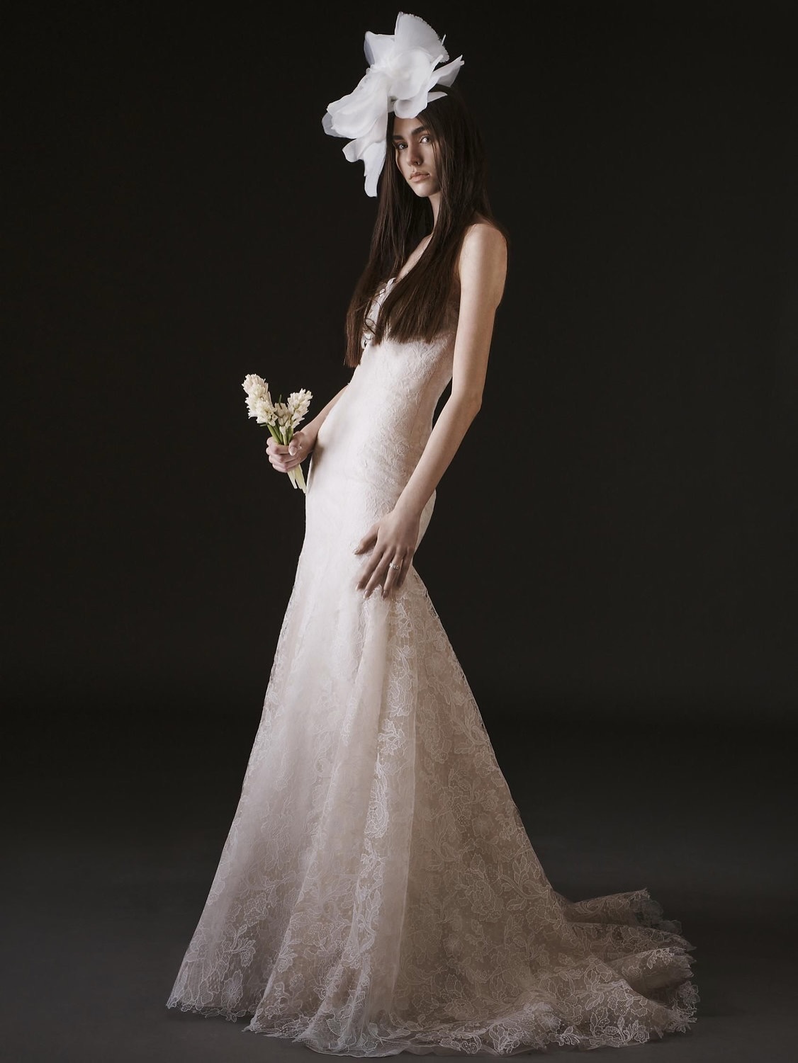 Calling all lace lovers! 🤍🖤A bridal masterpiece by @verawangbride
UNORA ✨
#bolee #verawang #wedding #weddingdress #bride