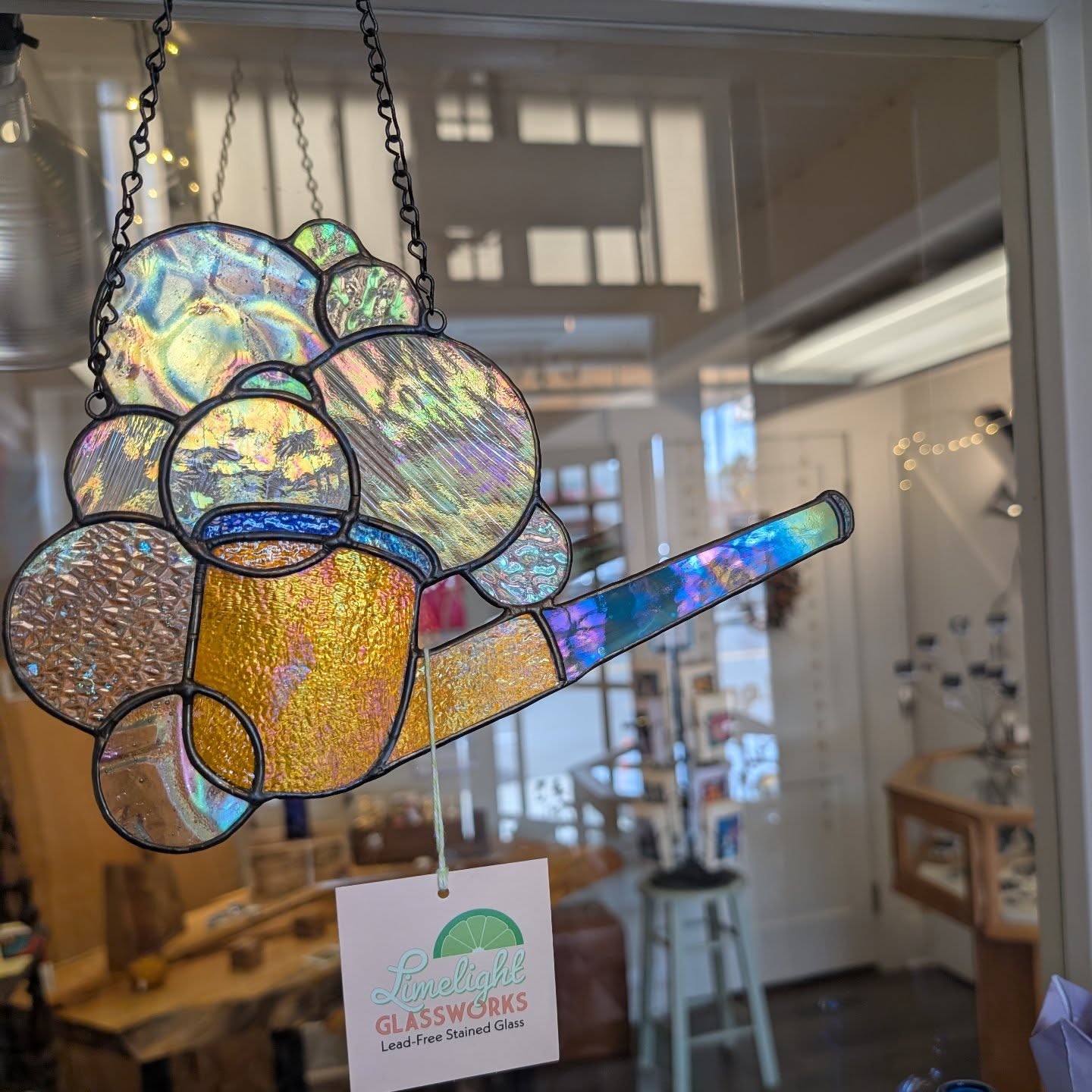 My daughter is taking me to see The Amazing Bubble Man @bubguy @lincolntheatremountvernon tomorrow for Mother's day . The Pop-Up will be open 12-4pm and I hope a whimsical bubble fan brings this home to mark the occasion! It might be me. I looooooove it @limelight.glassworks 🫧🫧🫧