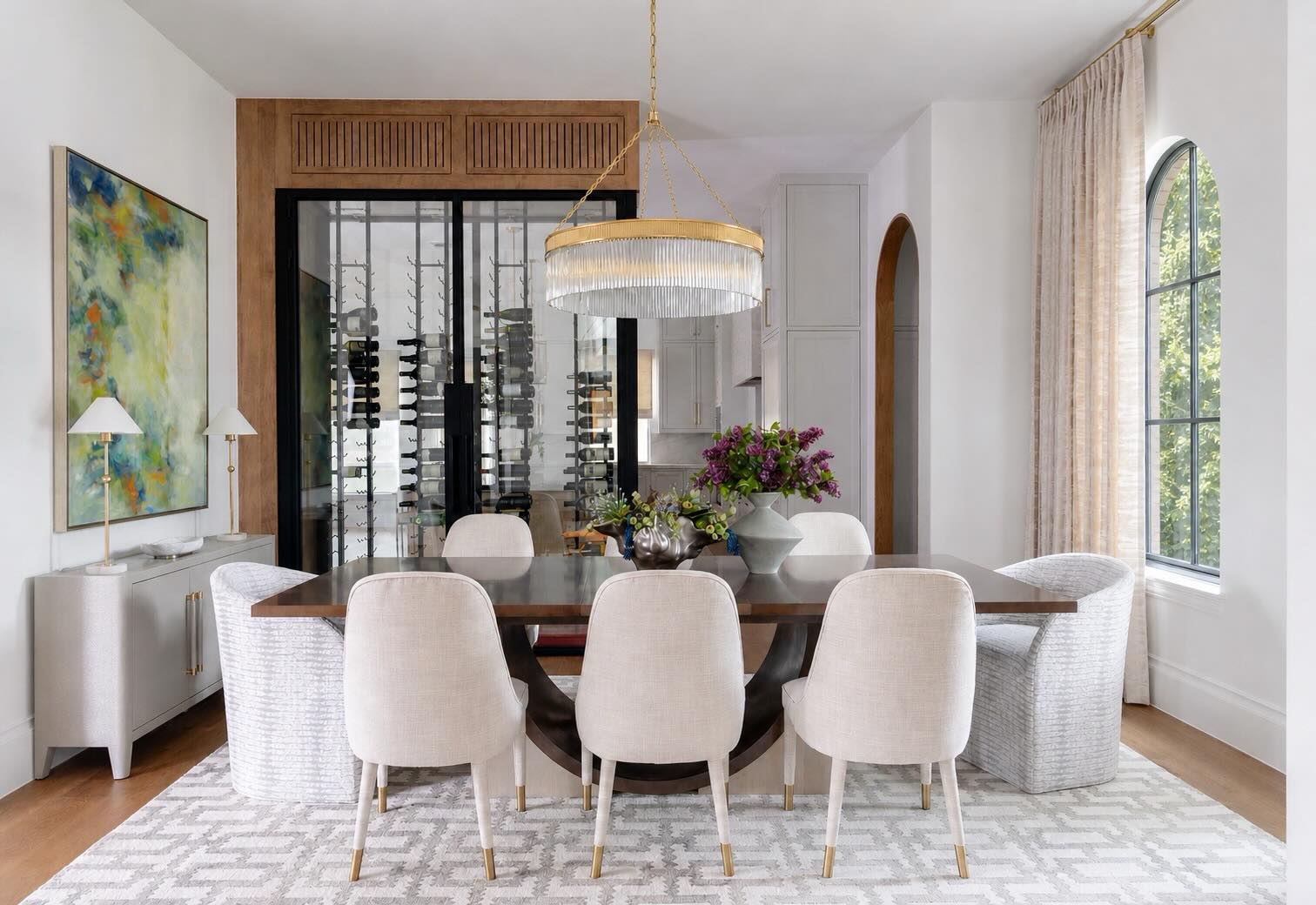 Hosting just got an upgrade.
#studiowhiteinteriors #diningroomdesign #dallasdesigners