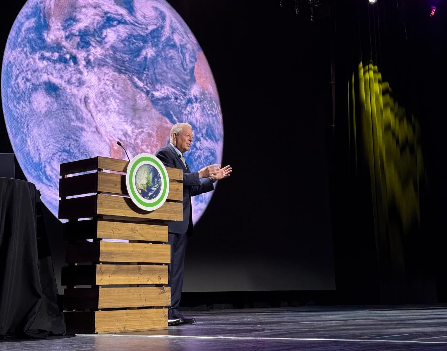 I confess to having a “fanboy” experience this weekend. It has been an honor to attend the Climate Reality leaders flagship training event in #NashvilleTN. We were educated and inspired by scientists and activists, headlined by Vice President Al Gore on the 20th Anniversary of his Oscar winning film, An Inconvenient Truth. I’m ready now to promote clean energy and work to support a carbon emissions free future. @algore @climaterealityproject
