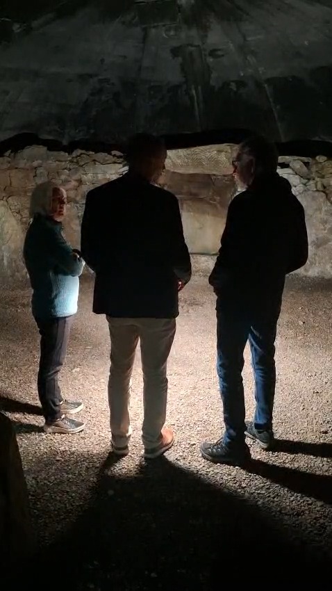 Which was built first: Fourknocks or Newgrange? 👀
On the Hill of Tara, we took our guests inside Fourknocks to find out…
Brú na Bóinne - Newgrange and Knowth