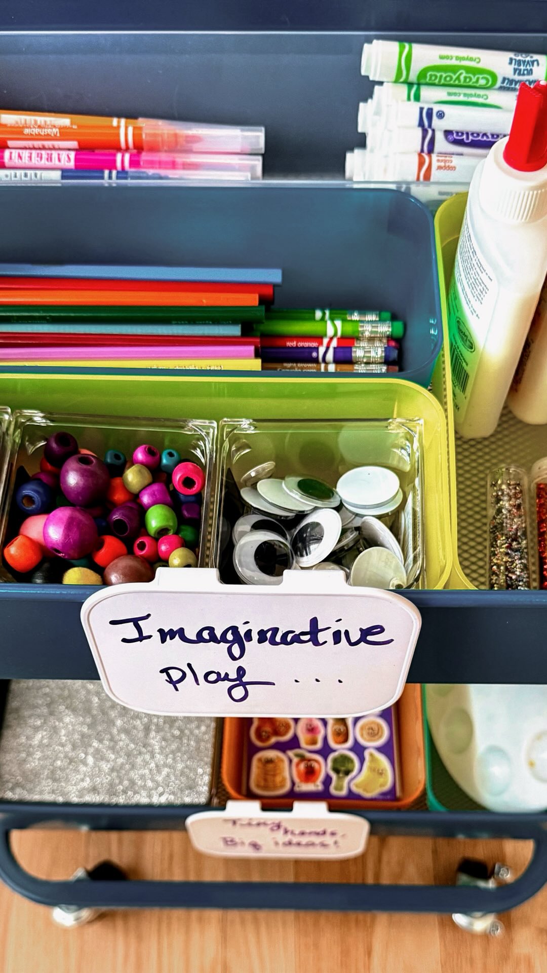 A little creativity, a lot more system.
This craft cart went from “where did the glue sticks go?” to grab-and-go perfection. Organized by category, easy to move, and cute enough to leave out.
Because the best systems make room for the fun stuff, too. ✂️✨ #professionalorganizer #organizingtips #craftorganization #kidsorganization