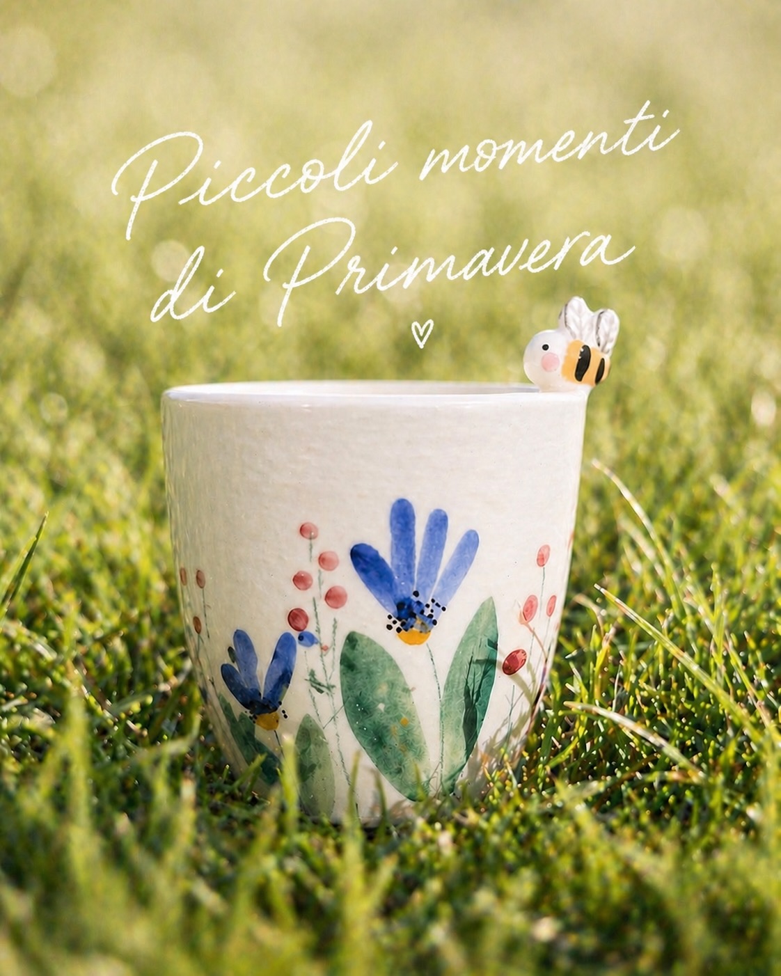 Piccoli momenti di primavera 🌼
Un caffè al sole,
il tempo che rallenta,
la bellezza nelle cose semplici.
Anche una tazzina può diventare un piccolo rituale 💛
✨ Salva questo momento