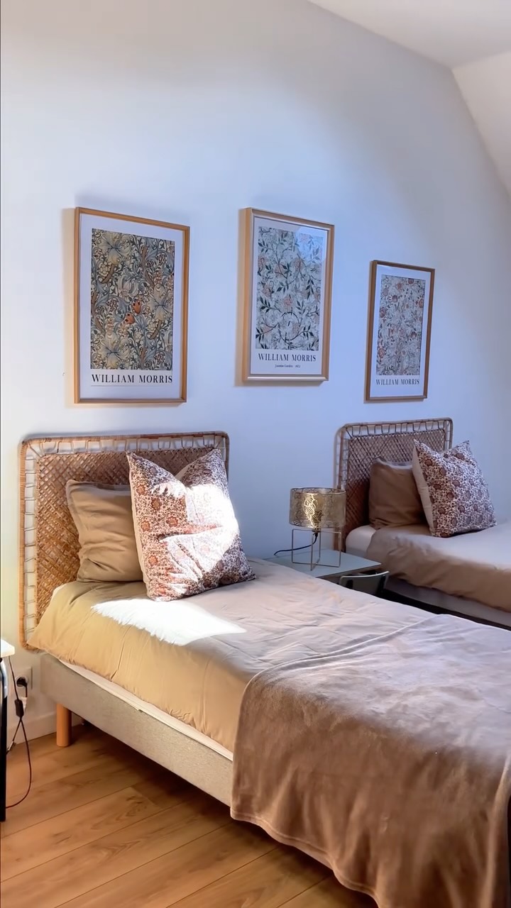 Il y a des lieux où l’on passe.
Et d’autres où l’on se sent attendu.
Guest & House, ce n’est pas une collection d’adresses.
C’est une manière d’accueillir.
Derrière chaque maison, il y a une histoire, une intention, une présence.
Pas pour vous “héberger”.
Pour vous recevoir.
Et ça change tout. 🤝
→ Découvrez toutes nos maisons sur notre site
→ Et commencez à imaginer votre prochaine escapade
〰️ 〰️ 〰️ 〰️
Guest & House
🏡 Collectif de Maisons d’hôtes de charme
📍 France & Belgique
🔗 Découvrez votre prochaine destination sur notre site