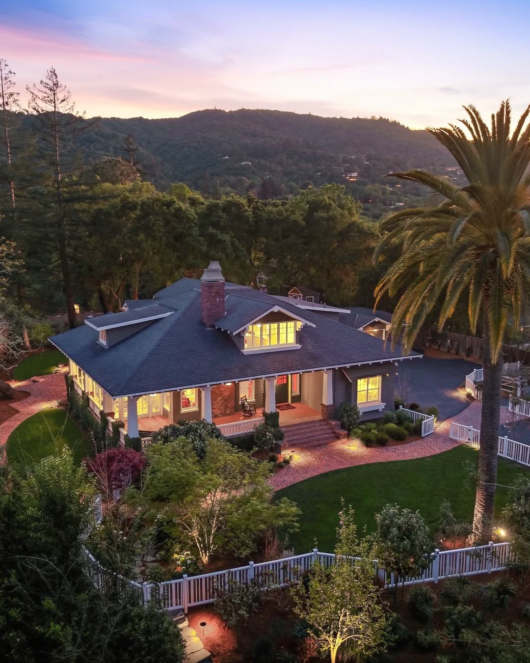 🌅 Twilights for this extraordinary historic estate in Monte Sereno! ✨️
🏡 16202 Serena Vista Ct | Listed by @galliteamre
📸 @evokemedia.re
#bayareahomes #sunnyvalehomes #monteserenohomes #siliconvalleyrealestate #bayarearealestatephotographer
