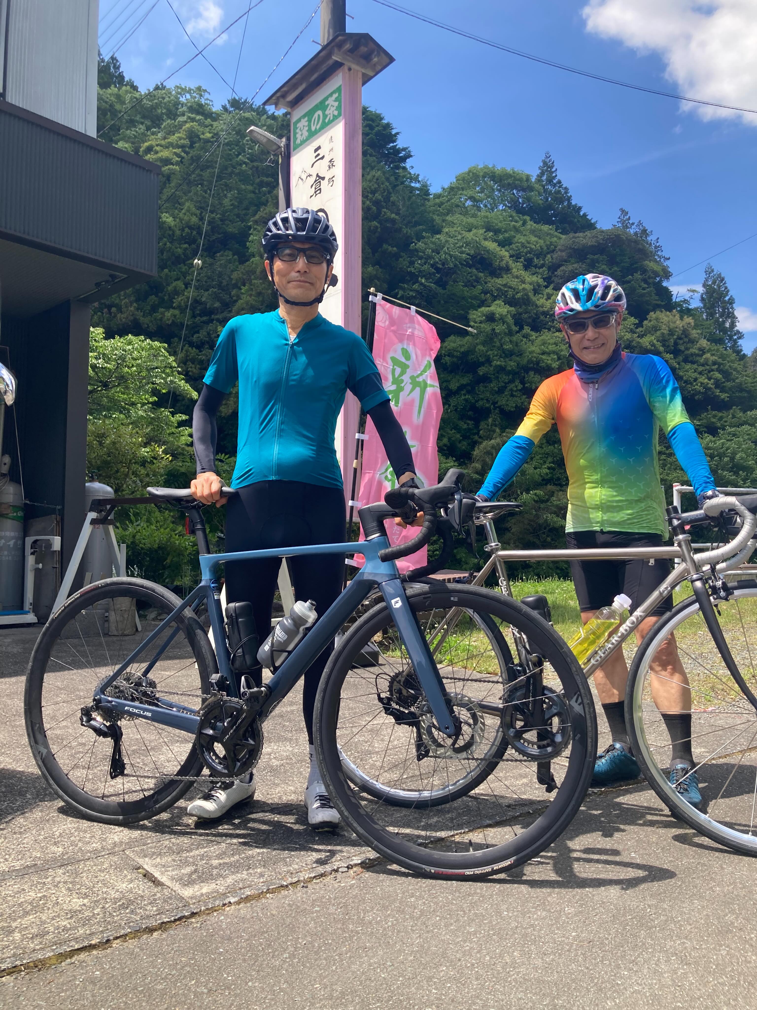 2026.5.8
師匠とwabisuke_teaさん
はるばる、ありがとうございました。
やっぱりヤブキタですね。
次の目的地、春野まで行ってらっしゃいませ。
#栗崎橋
#新茶の旅