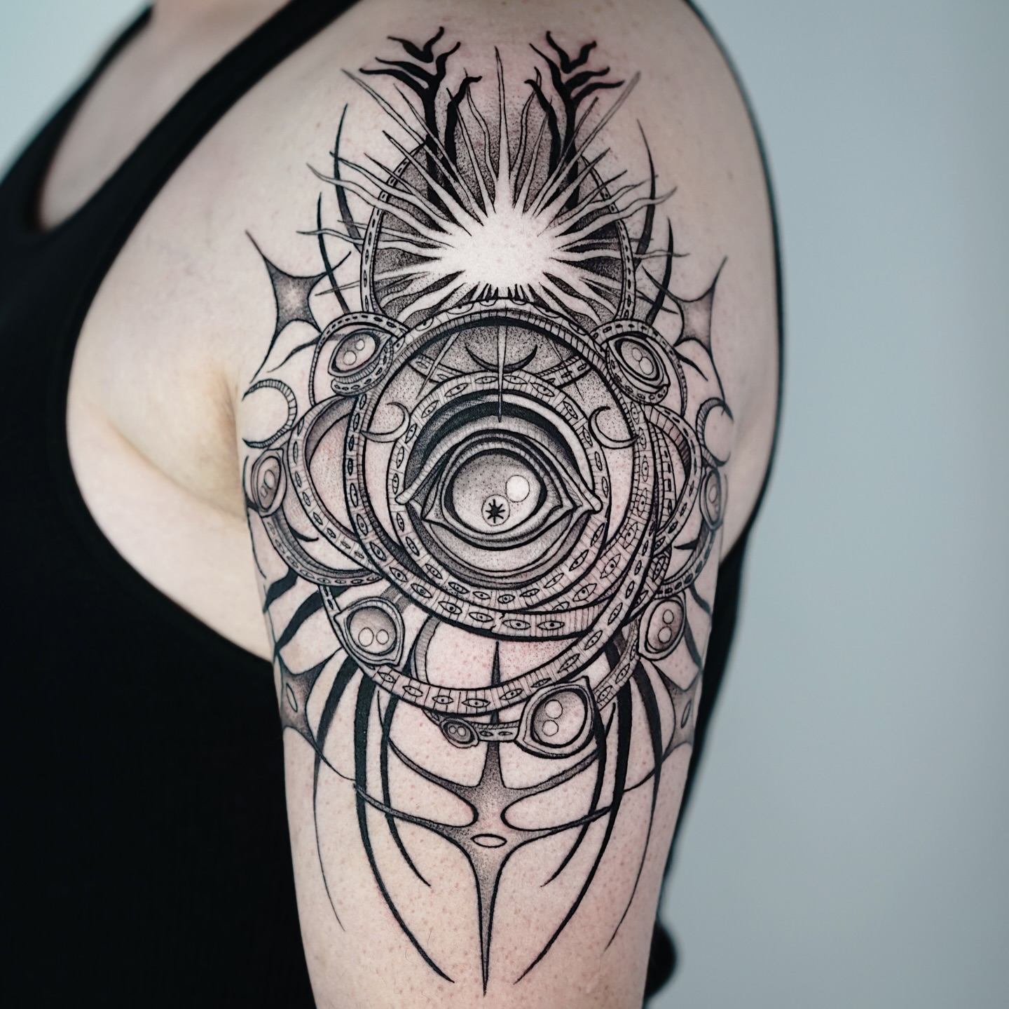 Ophanim angel for Jonathan, loved working with you! π€
#ophanimtattoo #angeltattoo #darkart #angels