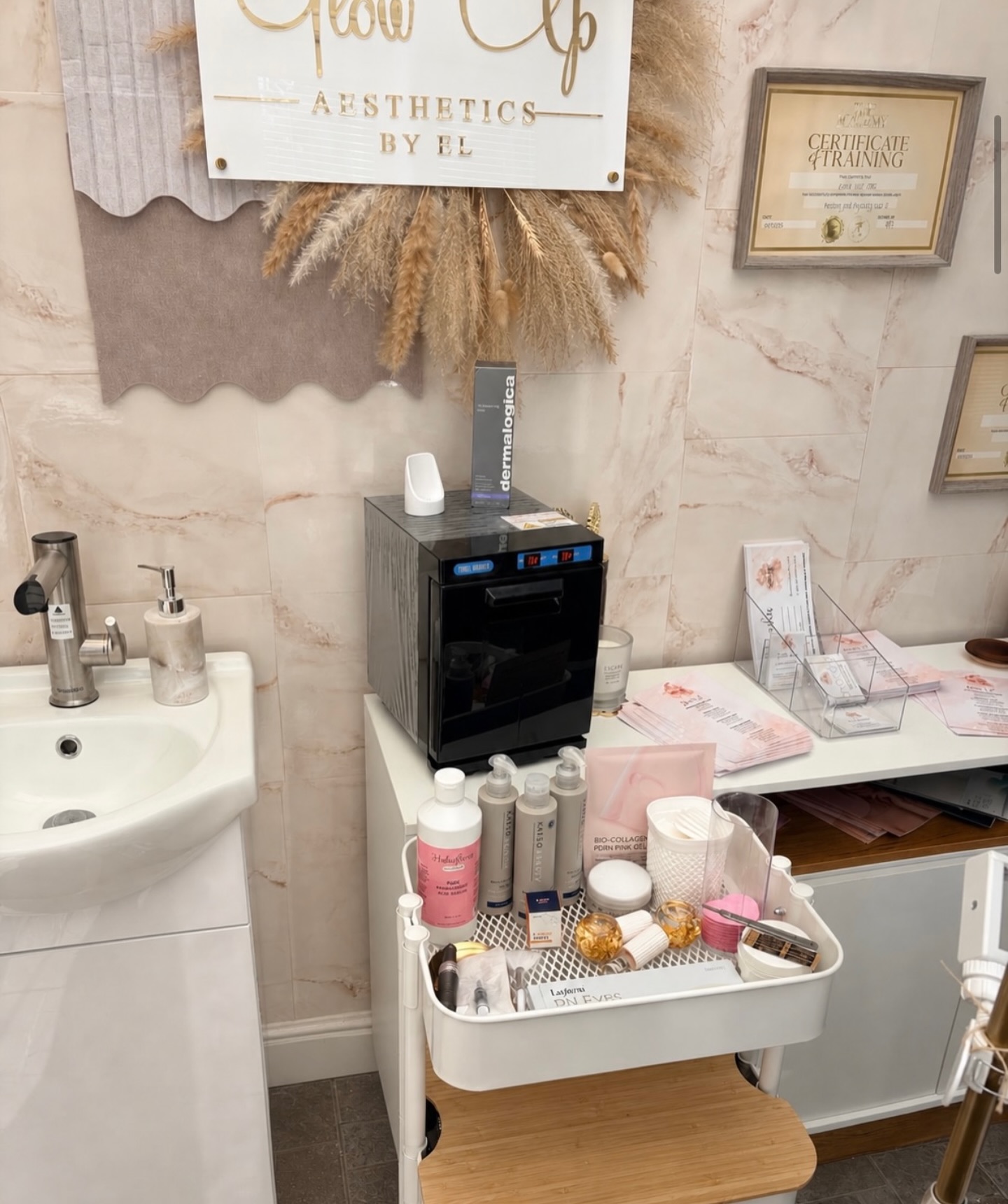 We spy our Basics unit sitting perfectly in @glow_up_aesthetics_by_el’s cosy treatment room 👌🏼
Ideal for smaller spaces, our Basics unit is available in both 450mm and 550mm options.
With consistent hot and cold running water from our fully automatic system, it’s the perfect setup for busy professionals 🙌🏼
Trusted by hundreds of individuals and businesses, our units are built to fit seamlessly into your workspace while still looking the part.
We have a range of standard portable sinks available on our website, or if you’re looking for something more bespoke, our team are always happy to discuss your ideas.
And just a reminder, we are the first and only supplier to provide a full Declaration of Conformity, meeting CE, UKCA, NSF and CSA standards 👏🏼
#beautyroom #aestheticsclinic #clincuk #salonsink