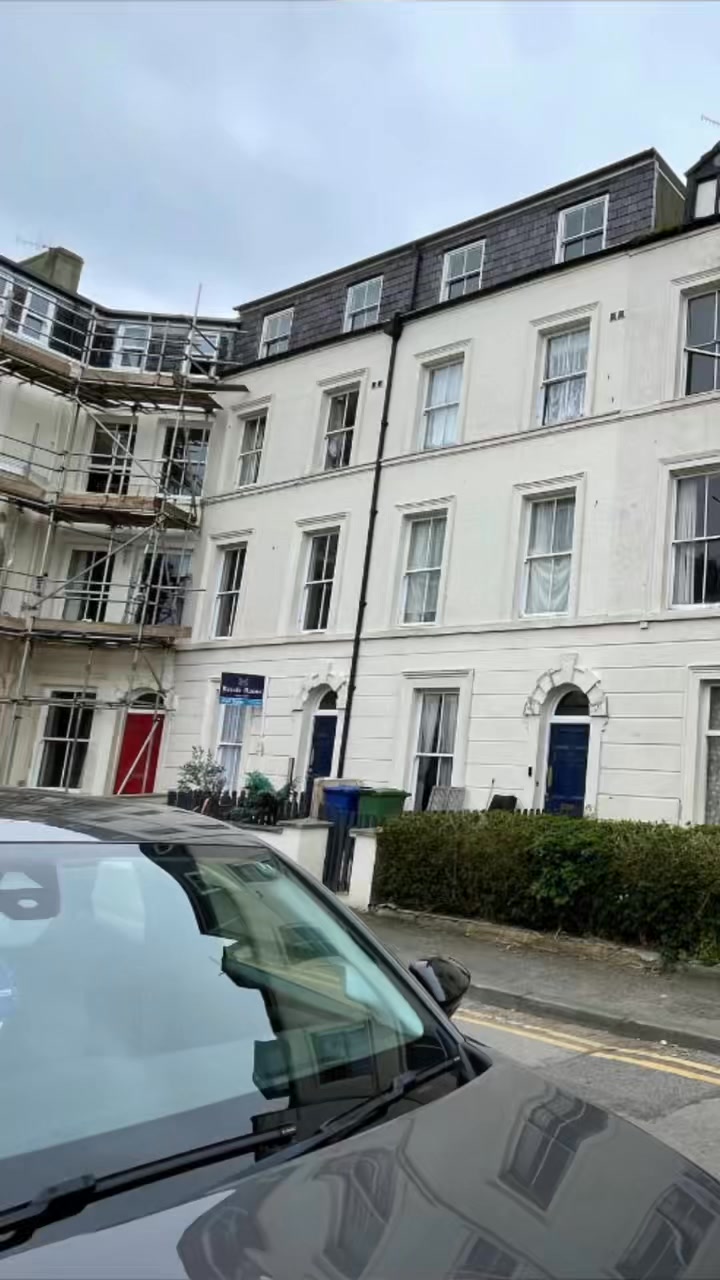 Another one back in play… time to ring the gong 🔔
Shoutout to Ethan and Thomas for sounding the gong 👏
From long-term empty to moving again — exactly what we’re here for.
One less sitting still… plenty more to go!
#EmptyPropertyHunters #PropertyUK #DealDone #OfficeWins #UKProperty