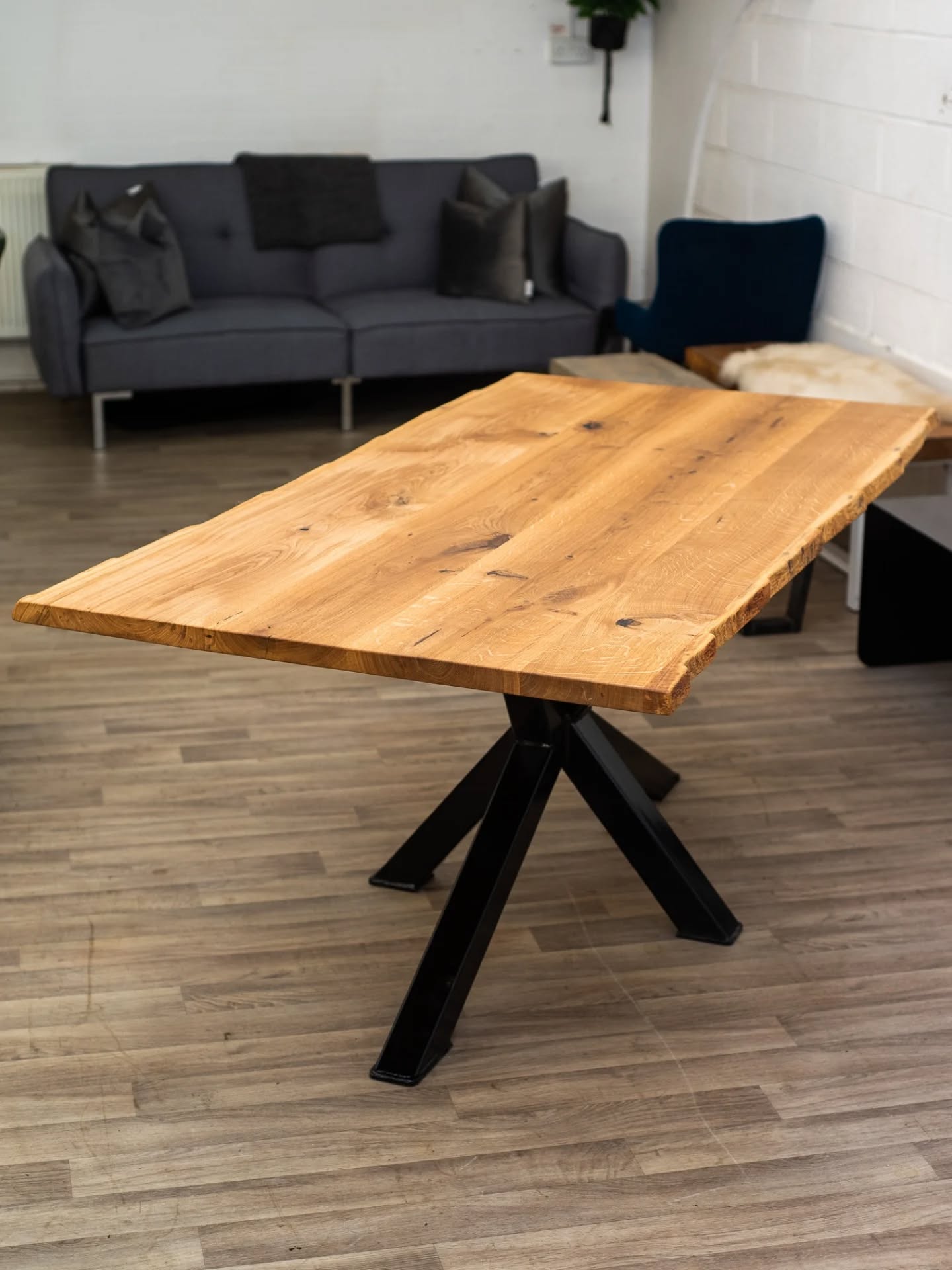 ***IN STOCK***Live Edge Oak Slab Dining Table with Pedestal Base.
No waiting on production with this one, it's ready for its new home.
Visit our website now before it's gone!
Check our bio for our website link.
.
.
.
.
#liveedgefurniture #madetolast #homedecor #rccfurniture