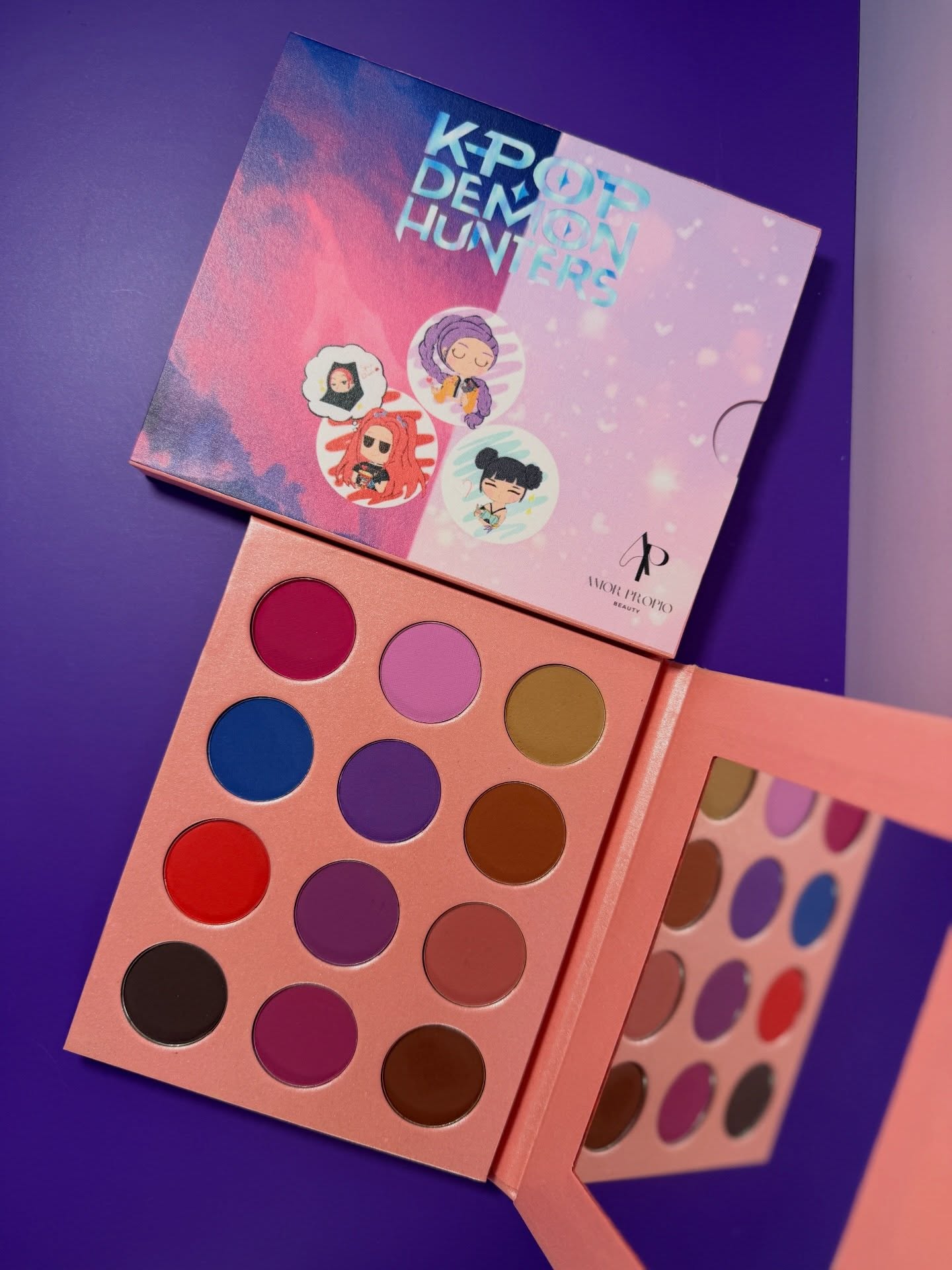 Kpop Demon Hunters Collection X Amor Propio Beauty 👄
Shop Now Limited Edition ✨
www.amorpropiobeauty.com
Eyeshadow Palette 🎨
Derpy & Sussie Lip Gloss 🐦⬛
Saha Boys Liquid Blush 💕
Eyeliners 👀
Highlighter 🟣
Glow Oil Body 💛
Pro Blending Sponges
#amorpropiobeauty #makeup #kpopdemonhunters #fans #limitedtime