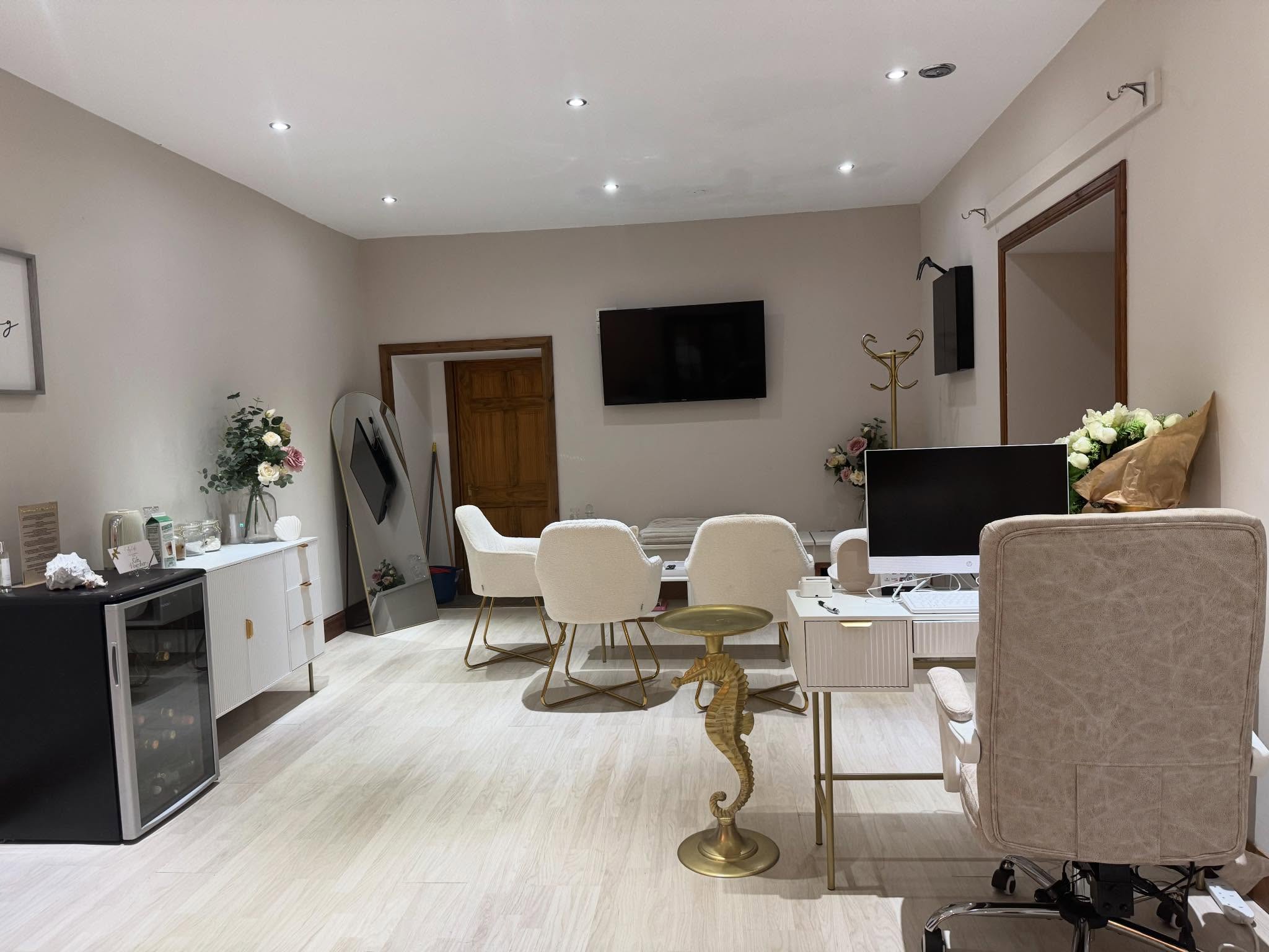 Our beautiful private clinic space has landed in the heart of the countryside, boasting gorgeous views and exceptional treatments.
Client satisfaction quarantined 🥰💕
#aberdeenshire #skinclinic #skinjourney #aestheticsclinic #skinrejuvenation