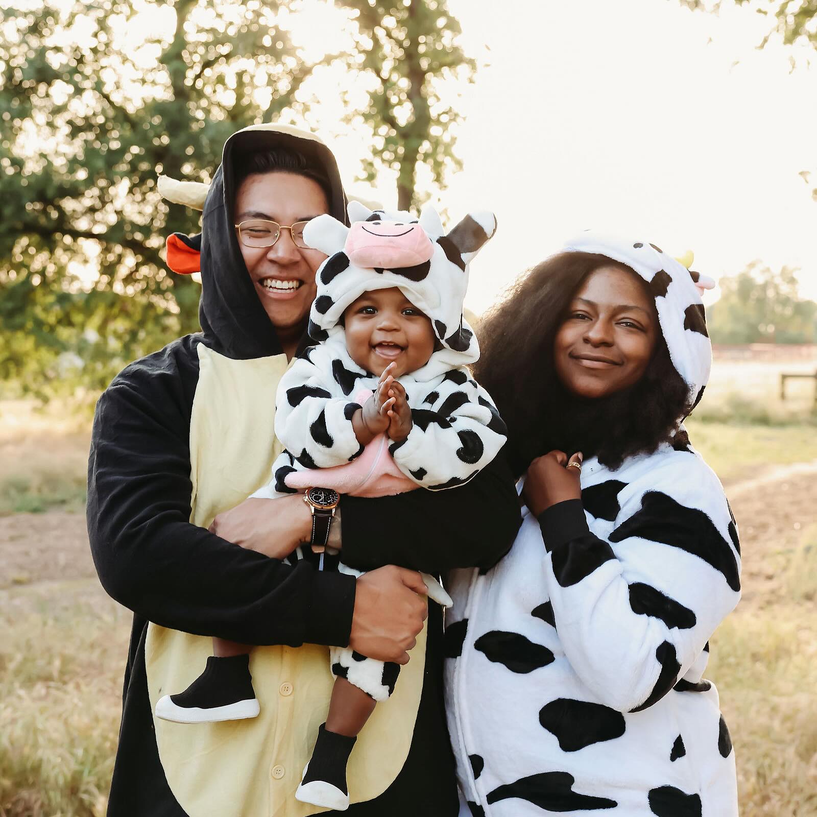 Obsessed is an understatement 🐮🖤
📍Kaweah Oaks Preserve | Exeter, Ca
#FamilyPhotography #VisaliaPhotographer #LifestylePhotography #CaliforniaPhotographer #SarahAuroraPhotography
